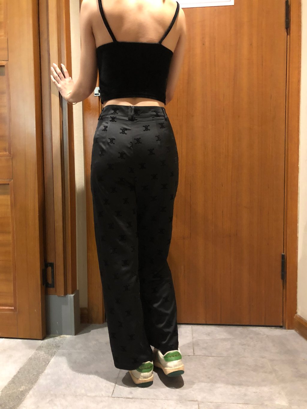 本足摄影-051期 品尝刚刚毕业的女大学生职业裤里丝装的黑丝脚（[61P/1V/641MB] 年费专享-第1张