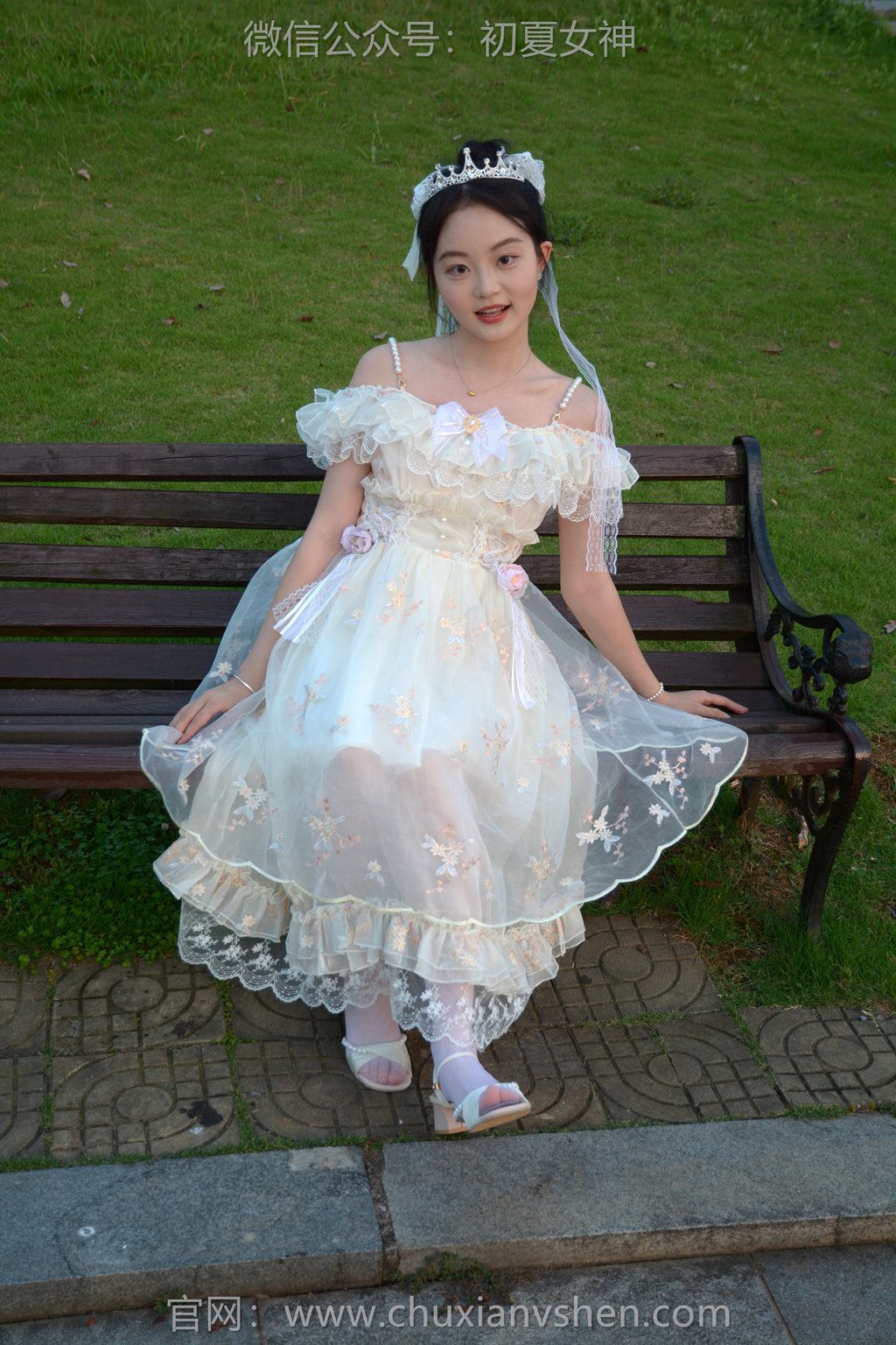 [初夏女神] NO.298 双双~【青蛙王子】呱呱呱，你在哪里？让我啃一下 [140P/1V/5.26G] 其它写真-第1张