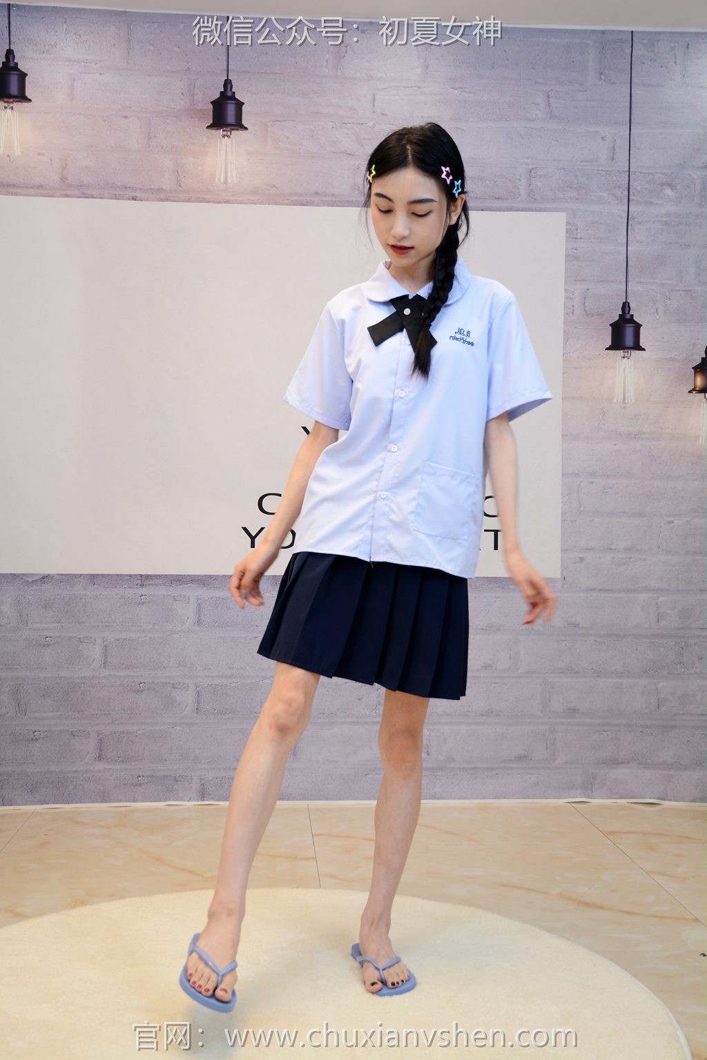 [初夏女神] NO.299 柒柒~《粉蓝白》为啥叫这个名字呢？三色人字拖呗 [90P/1V/3.44G] 其它写真-第1张