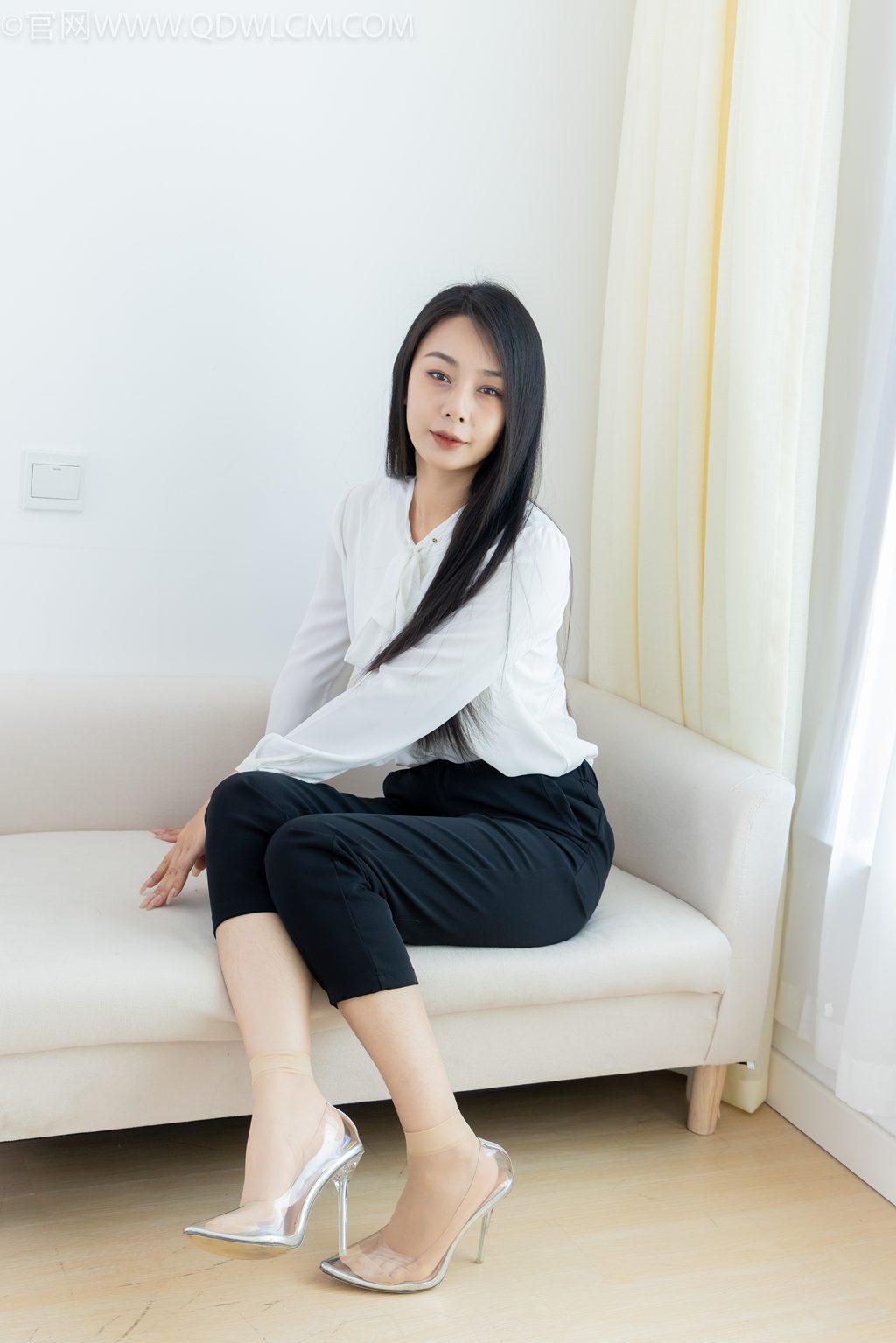 勿恋传媒 NO.2451 岚岚-午后的时光 [160P/1V/4.76G] 其它写真-第1张