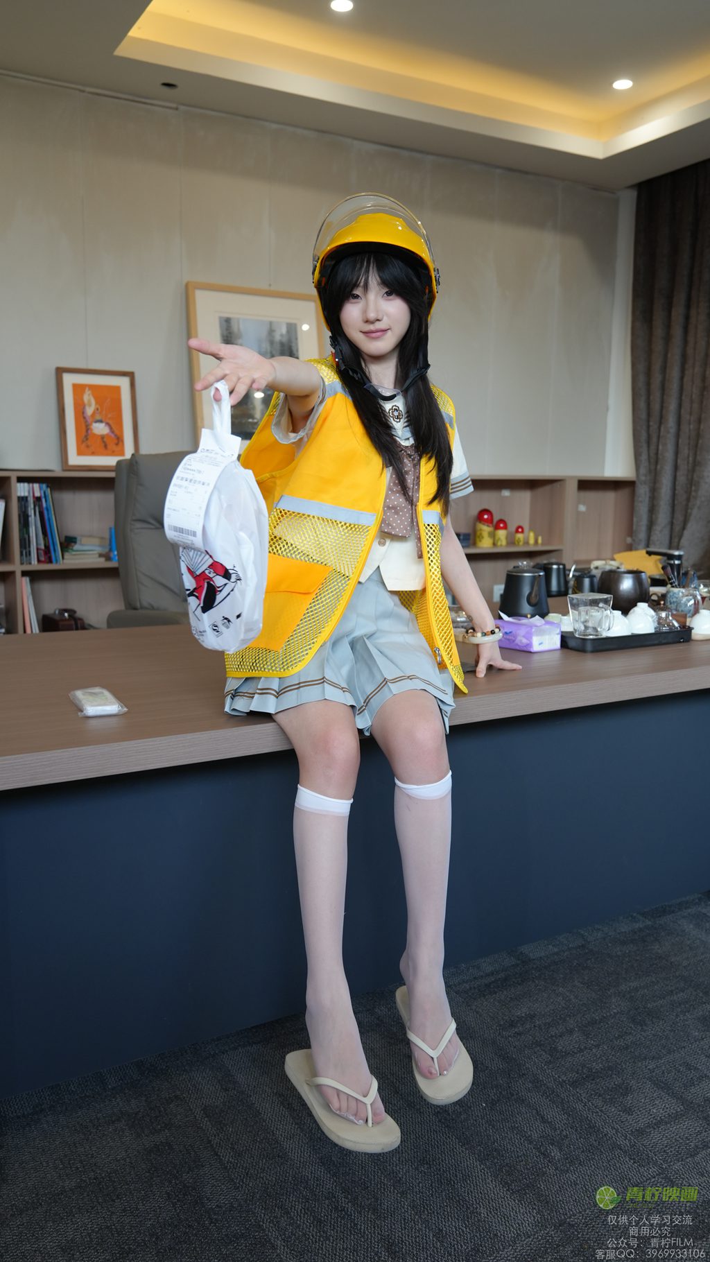 [青柠映画] NO.082 阿慌 JK外卖员指甲油素材（全套版）[114P/2V/2.85G] 年费专享-第1张