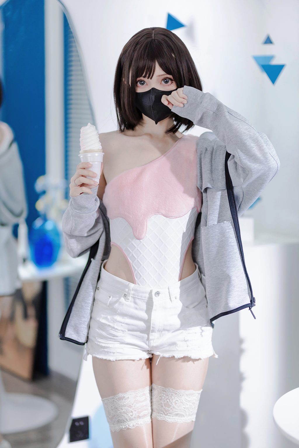 摄影博主@洛桑w伊梓 甜筒[40P-262M] 网红写真-第1张