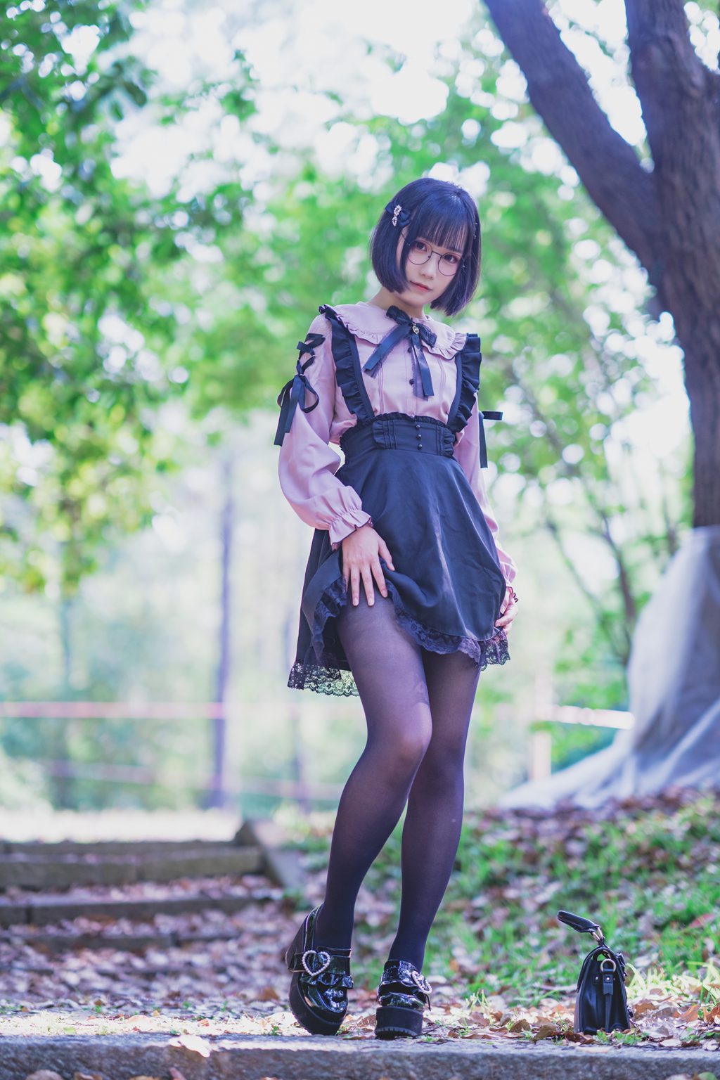 网红Coser@lunananya 黑丝地雷妹 [26P-282MB] 网红写真-第1张