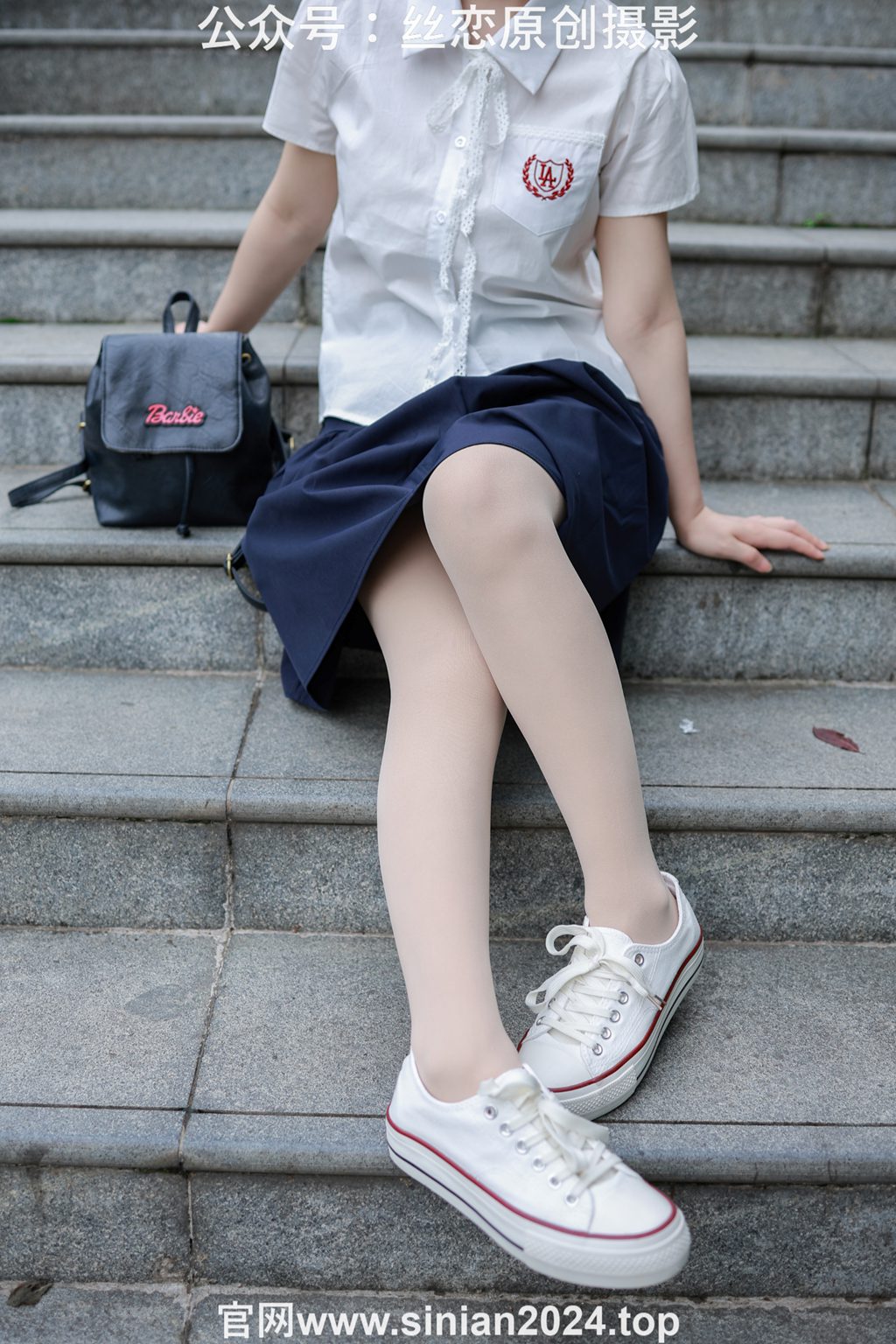 [丝恋摄影] 泡芙-NO.016 薄肉丝，白板鞋，小短裙（花絮版）[290P/1V/5.18G] 丝恋摄影-第1张