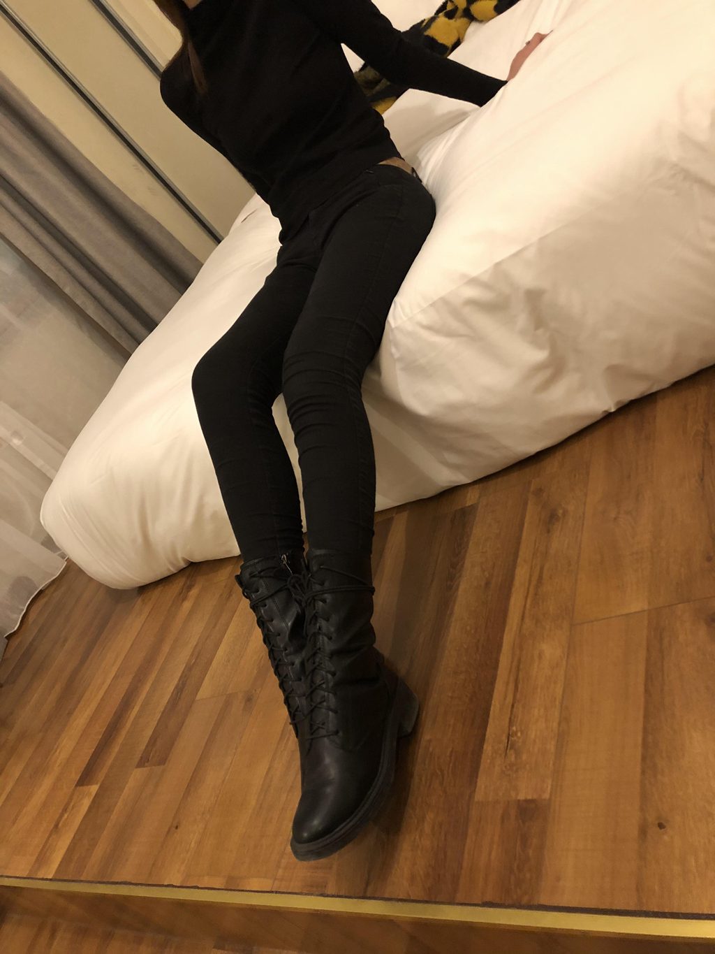 本足摄影-061期 约玩99年舞蹈老师舔舐灰色棉袜裸足[67P/1V/502MB] 年费专享-第1张