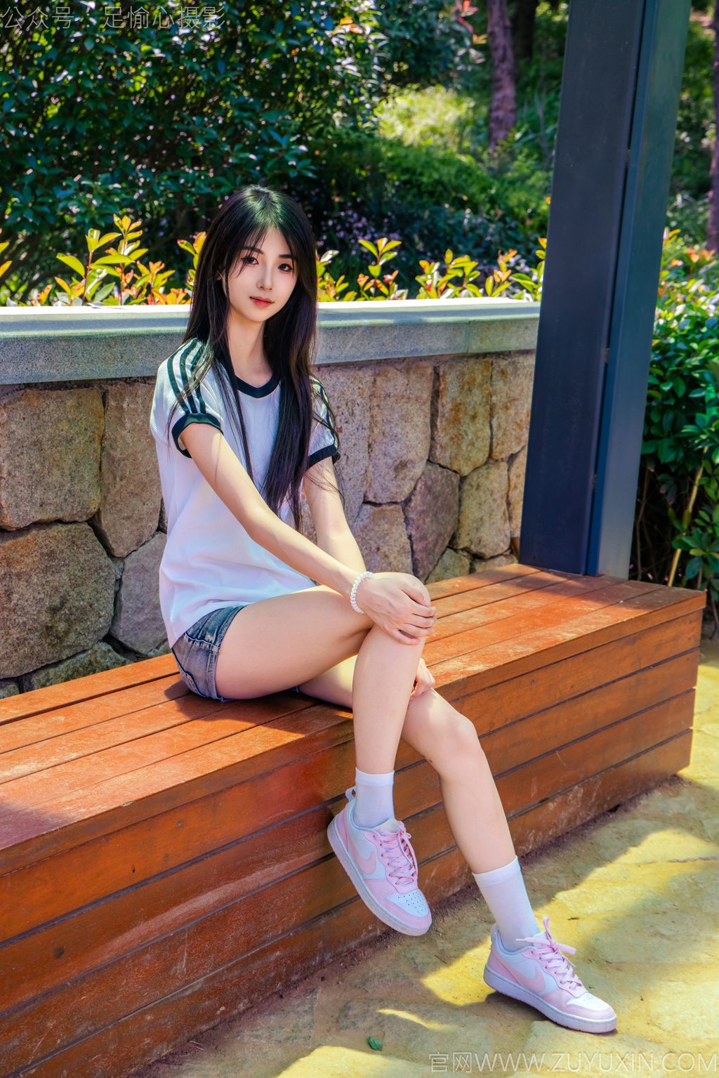 [足愉心摄影] NO.051 模特小瑶（搭配：T恤、牛仔短裤、白棉袜、帆布鞋、裸足（完整版）[115P/2V/12.9G] 年费专享-第4张