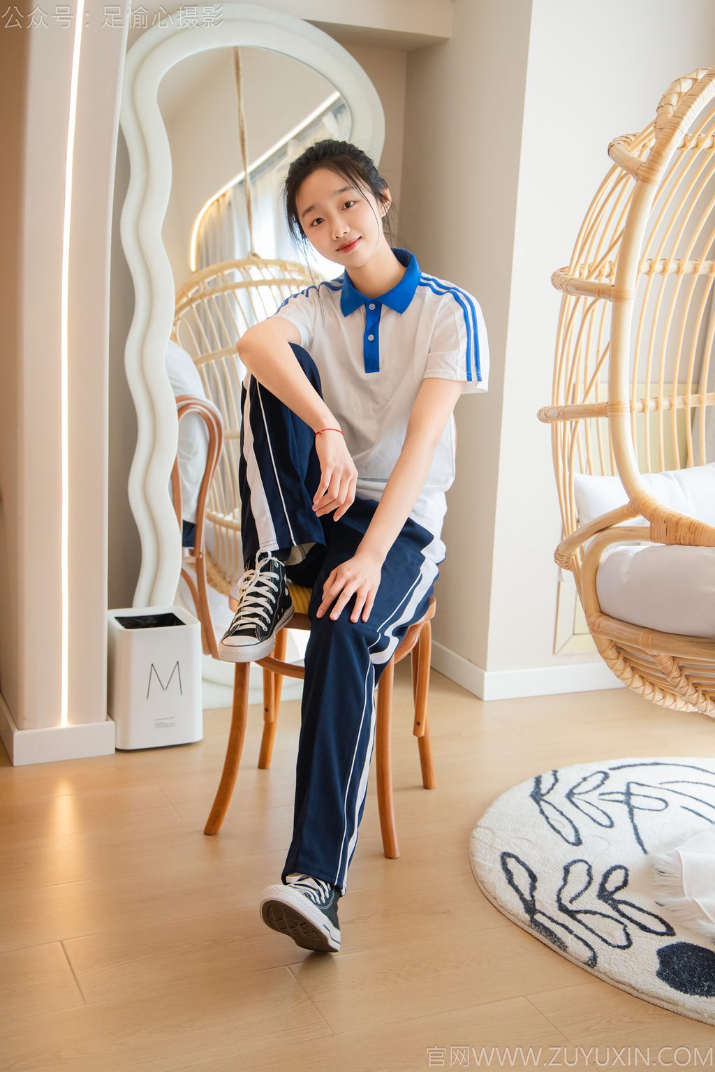 [足愉心摄影] NO.031 模特奶芙（搭配：校服、帆布鞋、白色棉袜、裸足（完整版）[110P/2V/8.6G] 年费专享-第4张