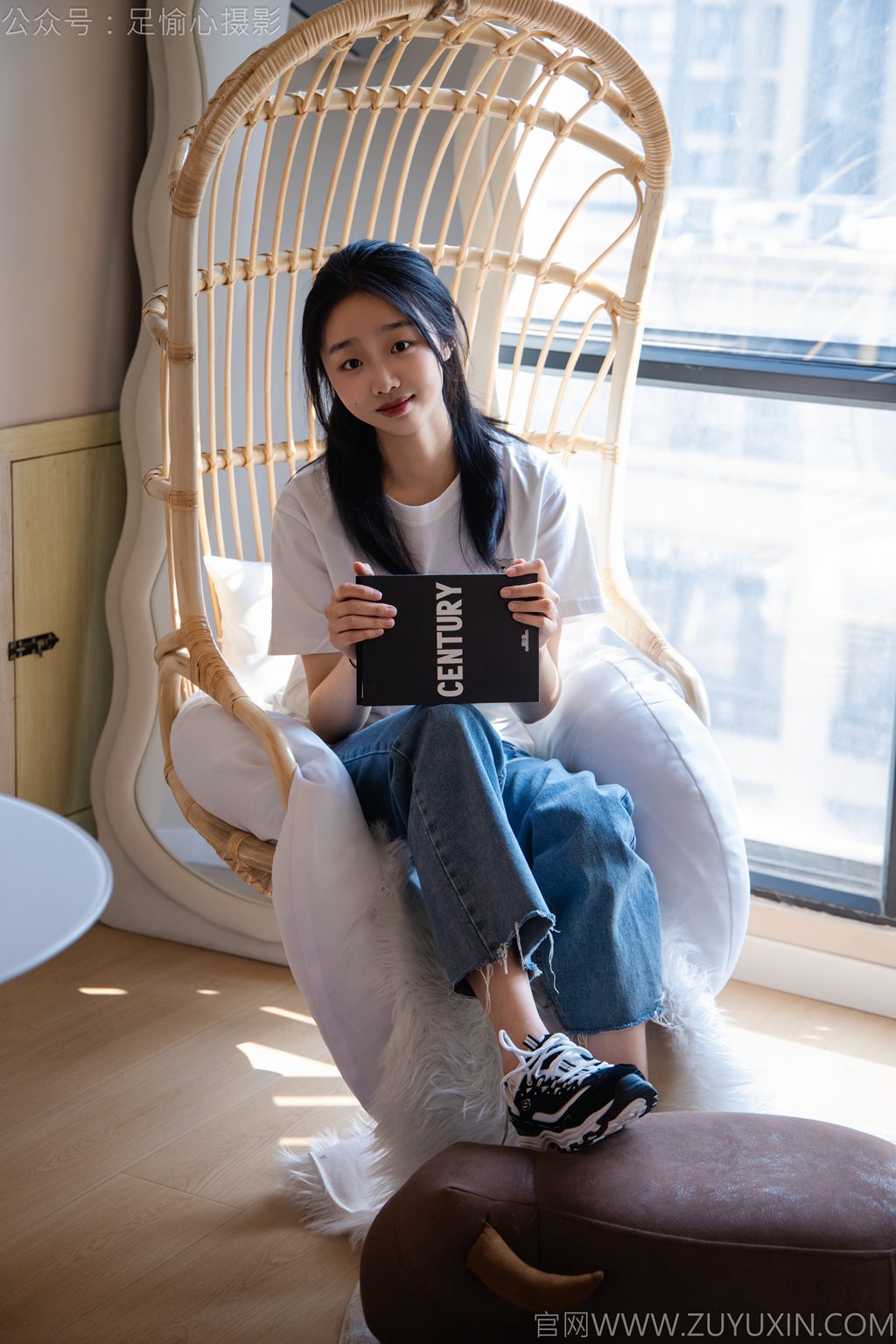 [足愉心摄影] NO.035 模特奶芙（搭配：白T恤、牛仔裤、运动鞋、白色棉袜、裸足（完整版）[115P/2V/19.2G] 年费专享-第4张