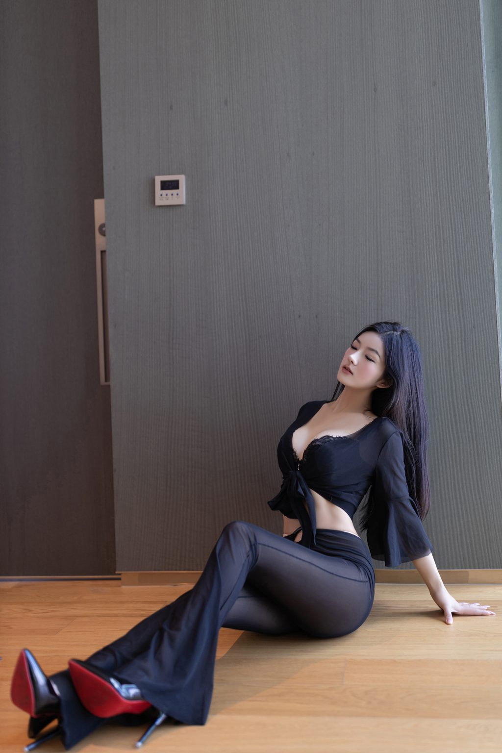 秀人模特@谭小灵-内购无水印-黑色蕾丝透视装[80P／929MB] 年费专享-第3张