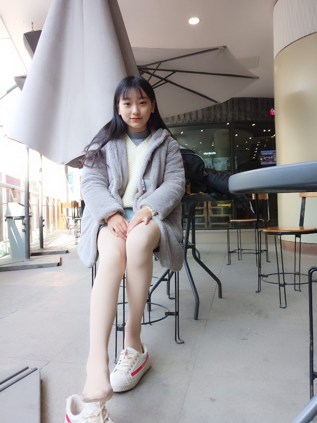 微博人气Coser@蓓蓓-商场户外白丝[46P-71M] 网红写真-第3张