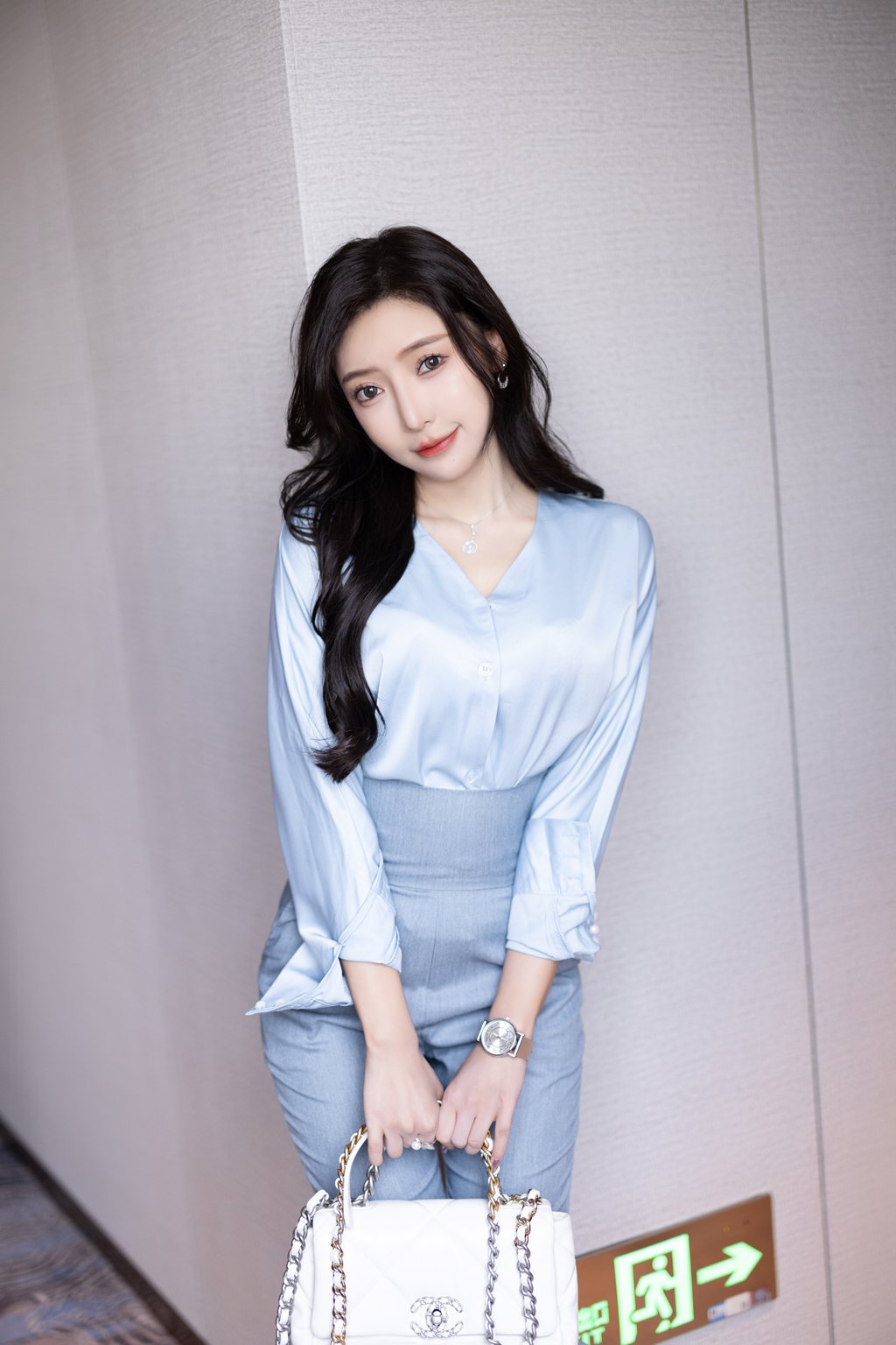 秀人模特@王馨瑶Yanni –灰蓝色西裤和丝绸上衣[97P/677MB] 年费专享-第3张