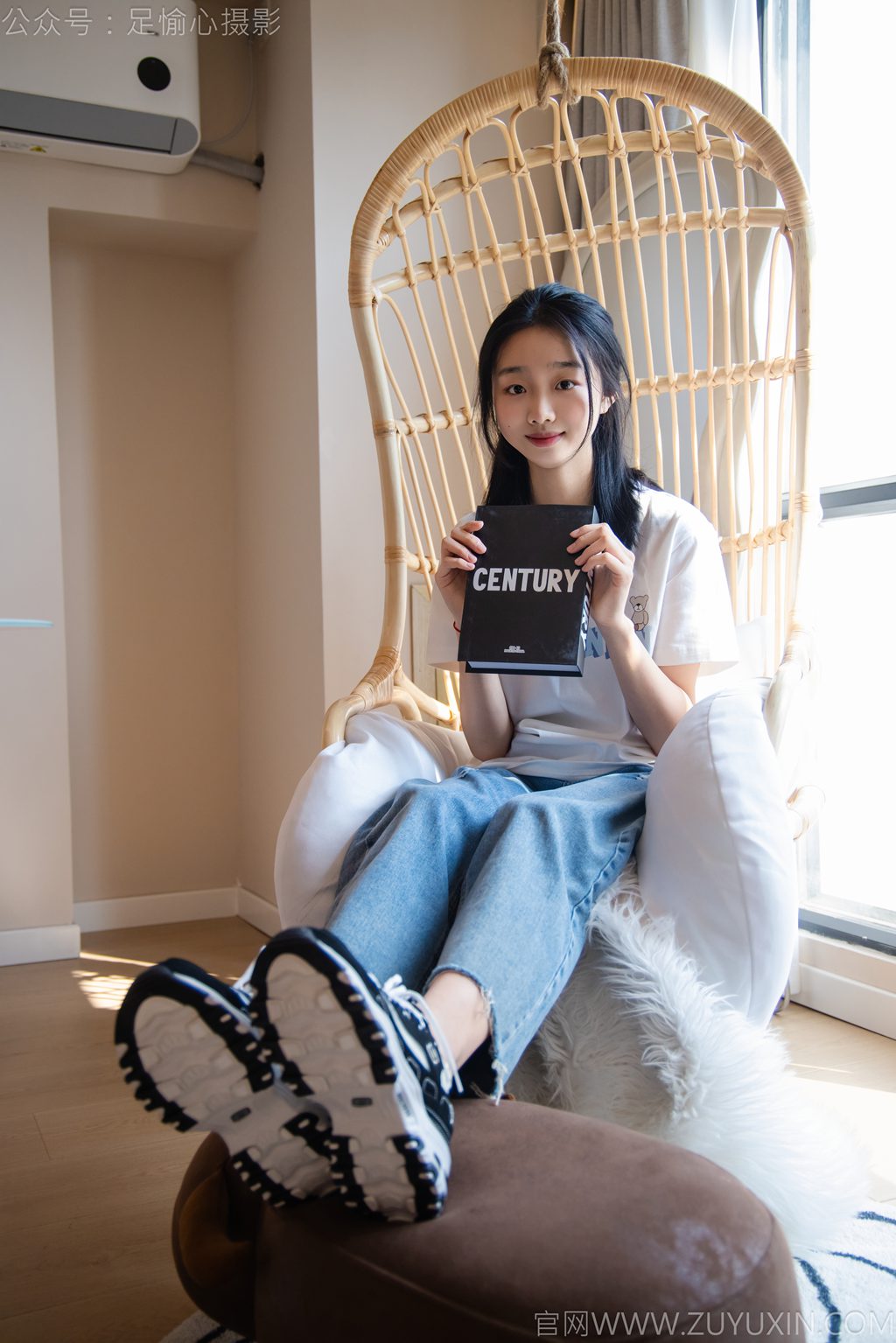 [足愉心摄影] NO.035 模特奶芙（搭配：白T恤、牛仔裤、运动鞋、白色棉袜、裸足（完整版）[115P/2V/19.2G] 年费专享-第3张