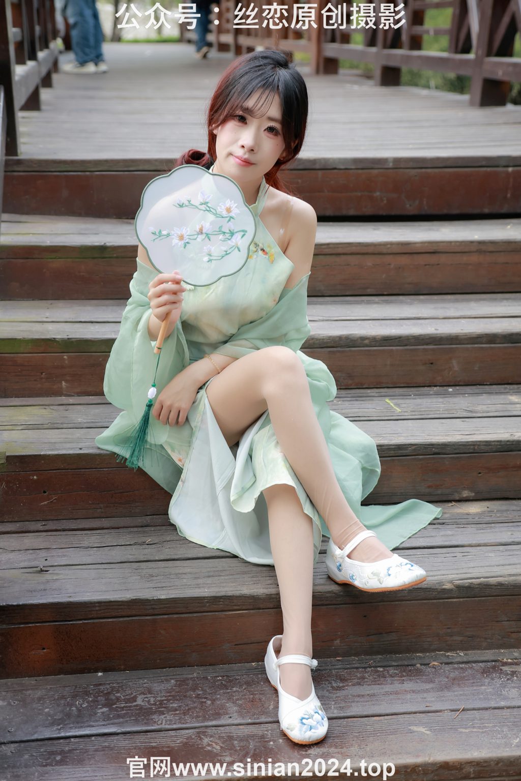 [丝恋摄影] NO.040 小梦-薄肉丝，绣花鞋，绣花旗袍（花絮版）[276P/1V/5.51G] 丝恋摄影-第2张