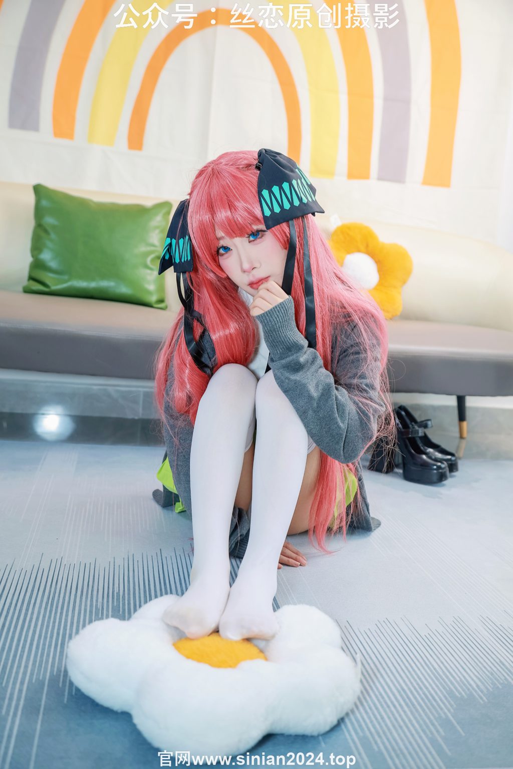 [丝恋摄影] NO.023 小梦-厚白丝，高跟鞋，紧身衣，超短裙（花絮版）[290P/1V/5.48G] 丝恋摄影-第3张