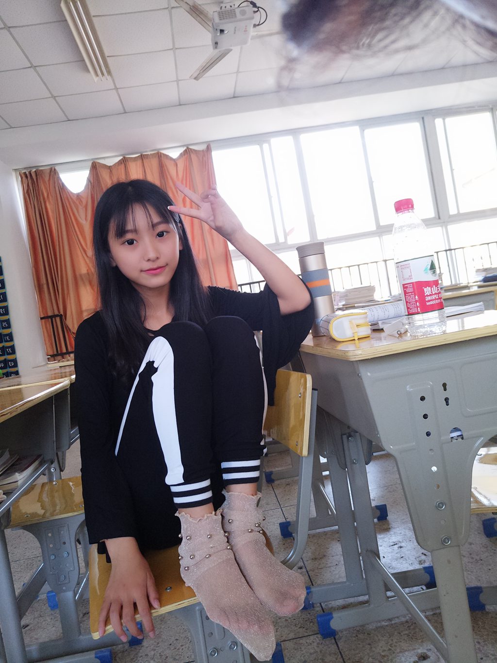 微博人气Coser@蓓蓓-校园短丝秀[49P-83M] 网红写真-第2张