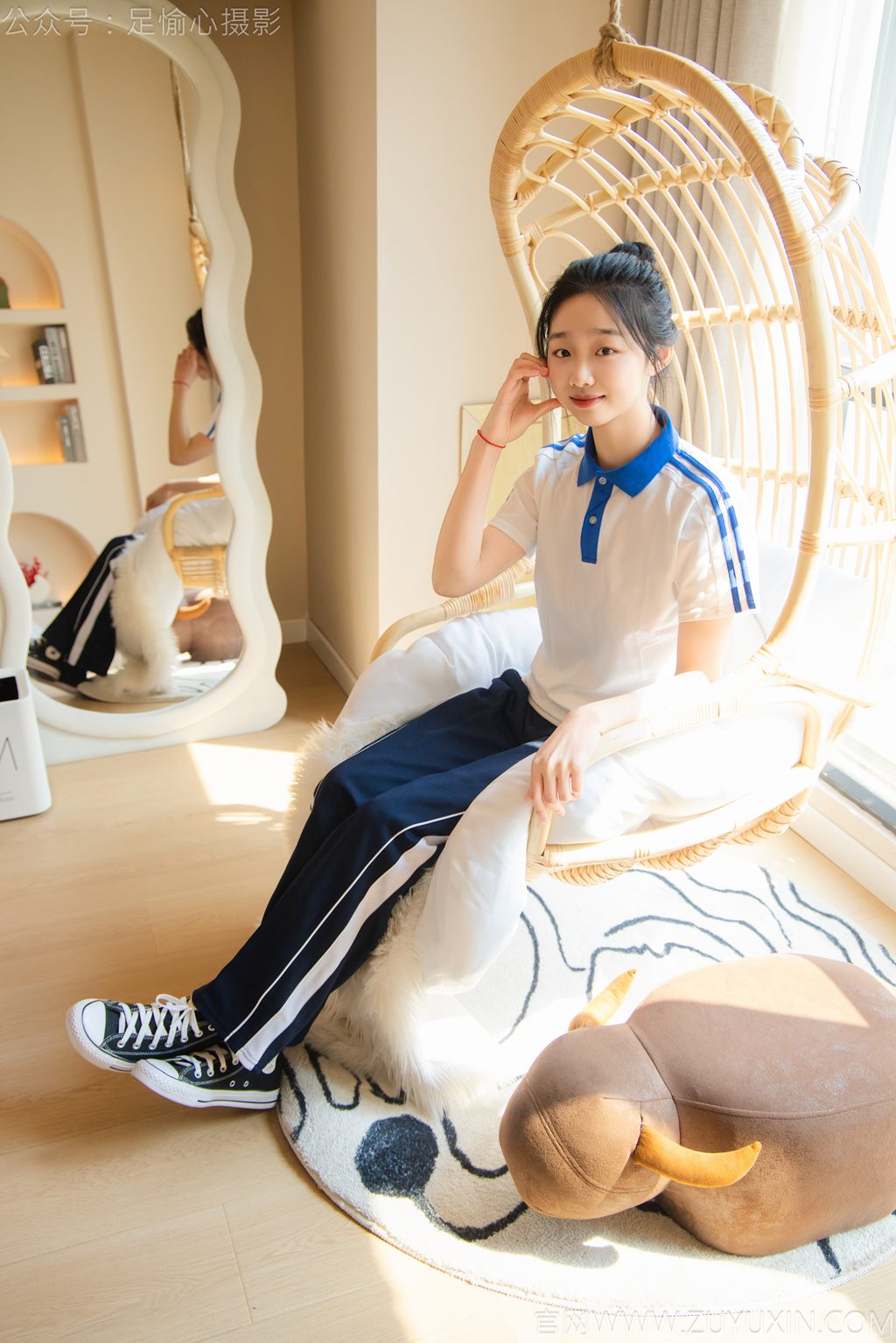 [足愉心摄影] NO.031 模特奶芙（搭配：校服、帆布鞋、白色棉袜、裸足（完整版）[110P/2V/8.6G] 年费专享-第2张