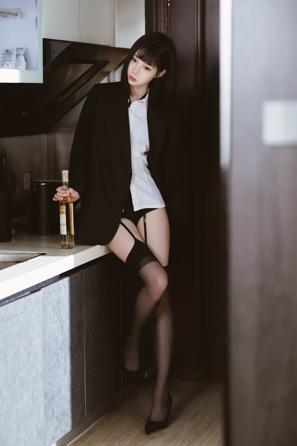 动漫博主@许岚LAN 醉酒OL [60P/2V/760MB] 网红写真-第2张