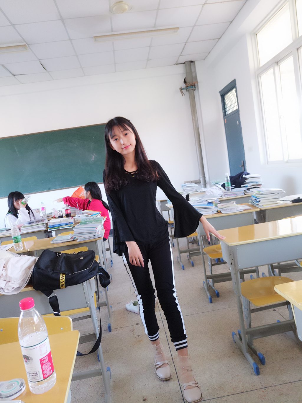 微博人气Coser@蓓蓓-校园短丝秀[49P-83M] 网红写真-第1张