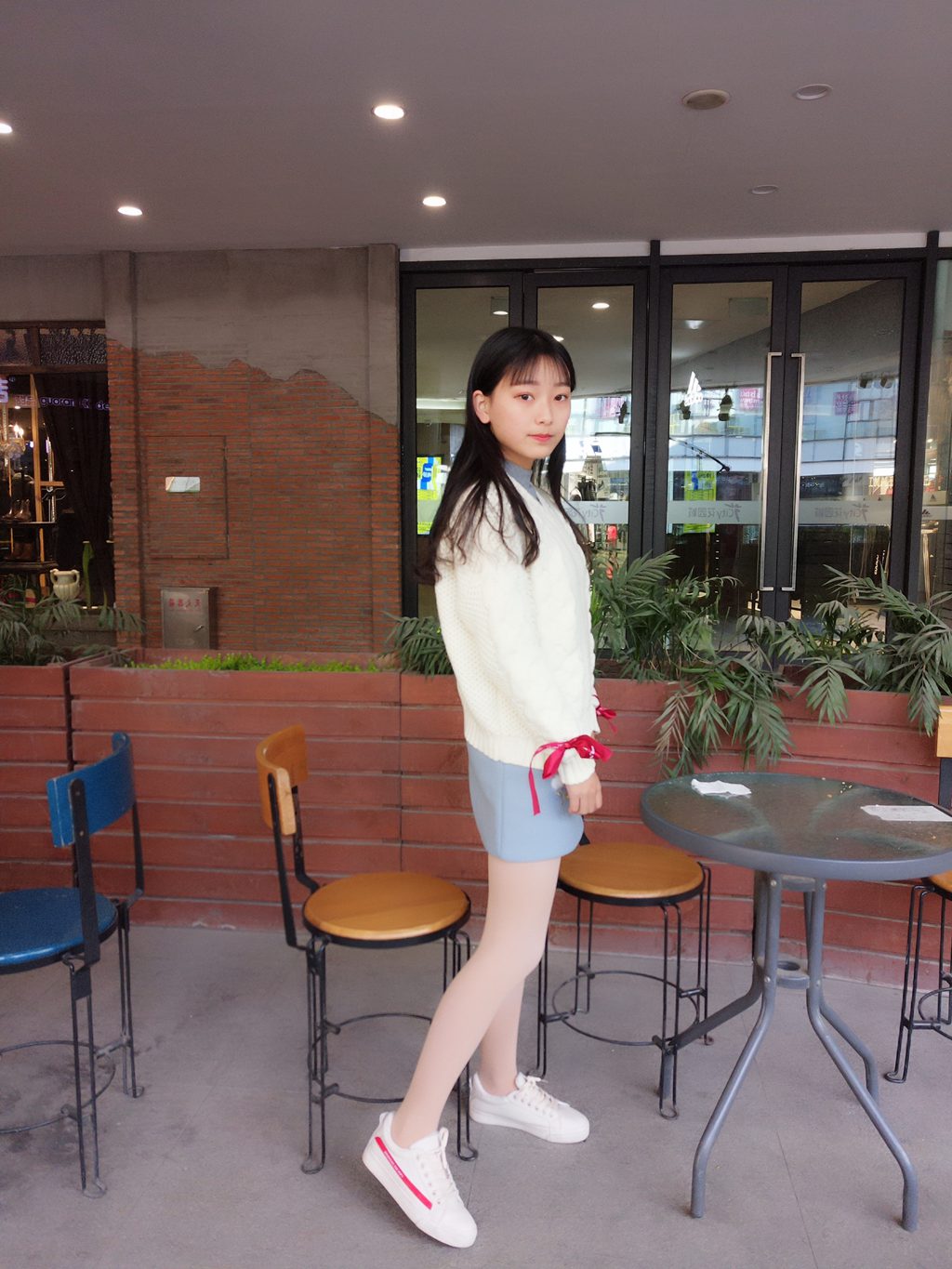 微博人气Coser@蓓蓓-商场户外白丝[46P-71M] 网红写真-第1张