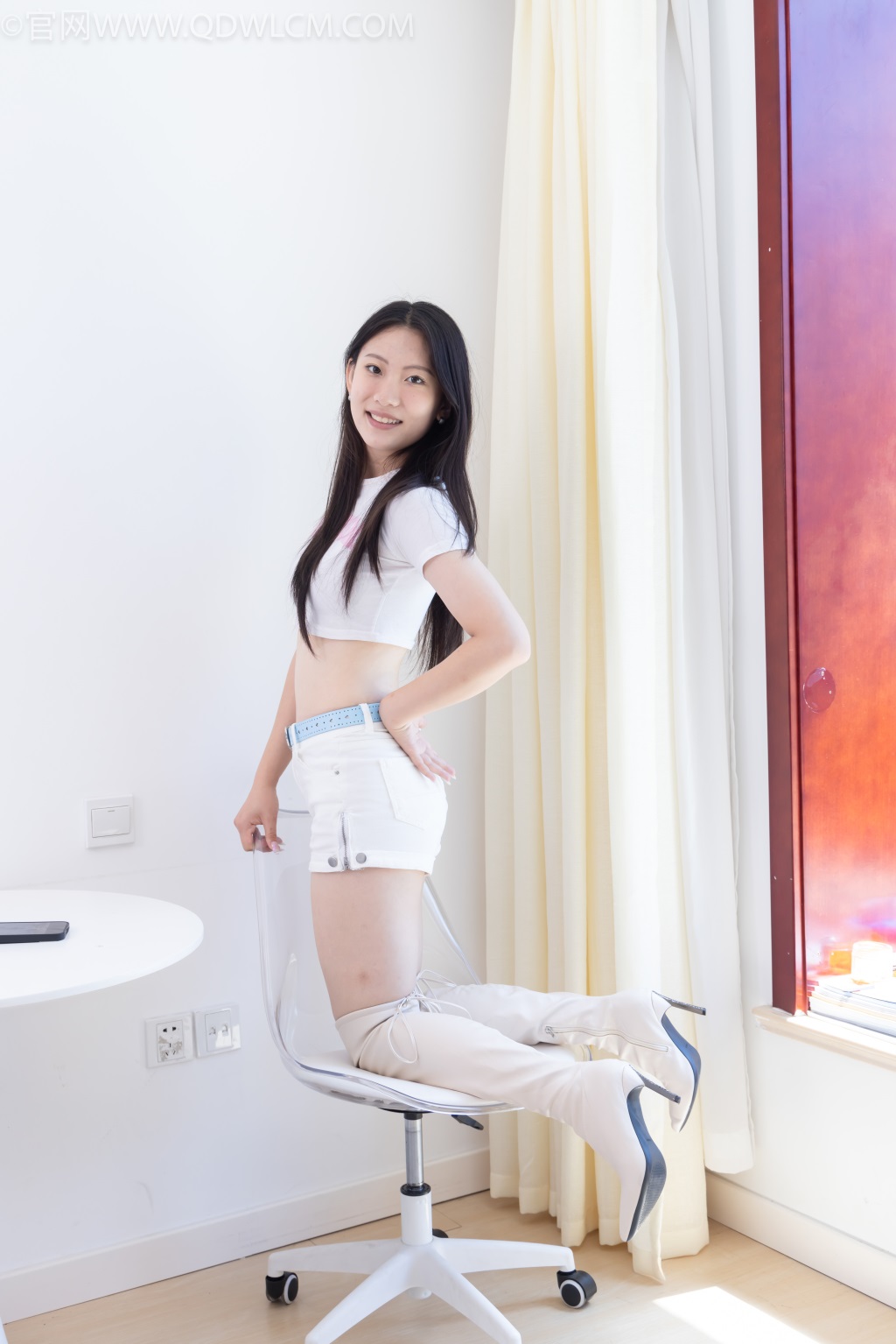 勿恋传媒 NO.2488 奶糖-斑驳的树林 [180P/1V/3.73G] 其它写真-第1张