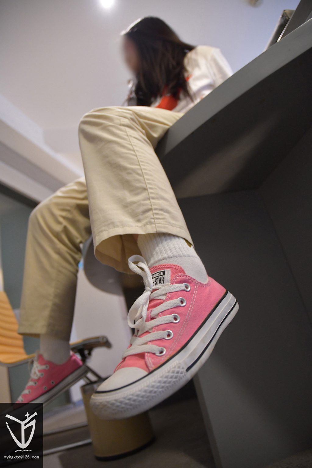 YJ街拍 NO.015 高冷女孩的粉匡（四款鞋 三款袜 女高中生）[151P/101MB] YJ-第1张
