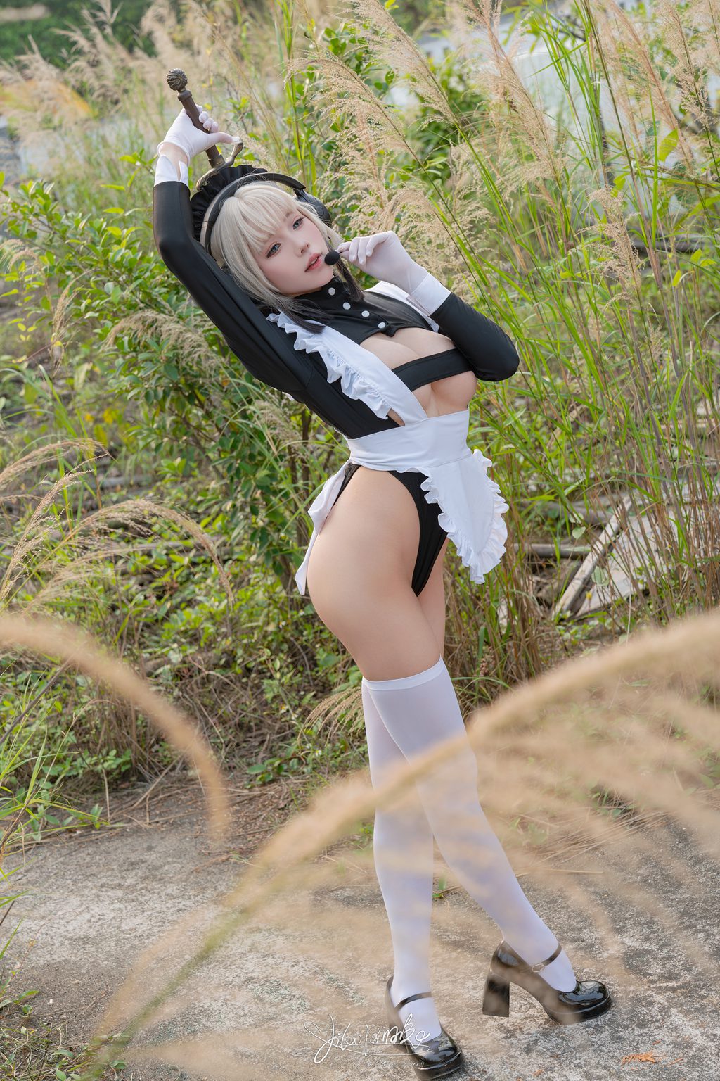 网紅博主@咬一口兔娘 战斗女仆 [76P1V-1.31GB] 网红写真-第1张