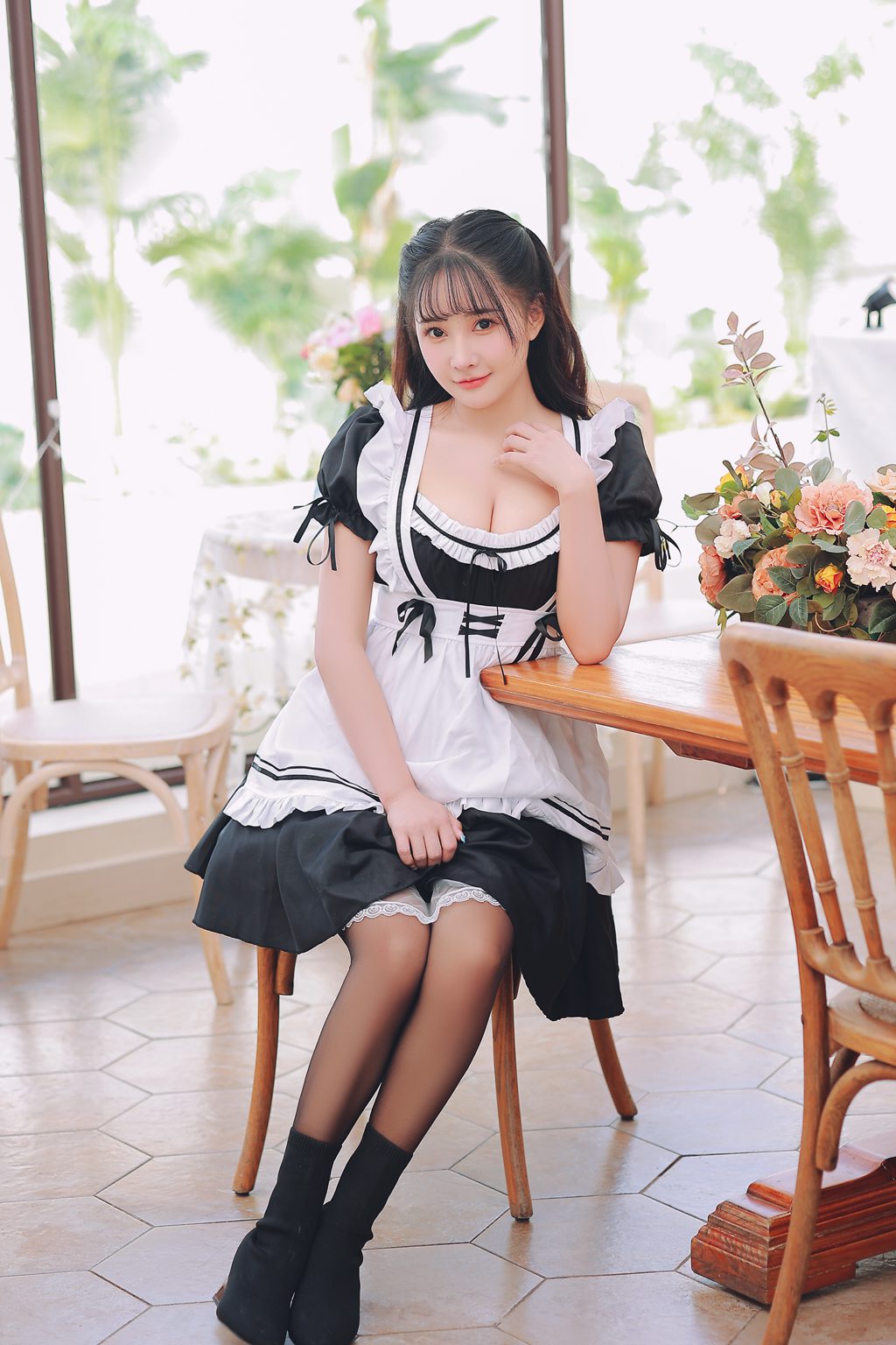 人气Coser@遇见初夏 日常养眼视图[42P-91MB] 网红写真-第1张