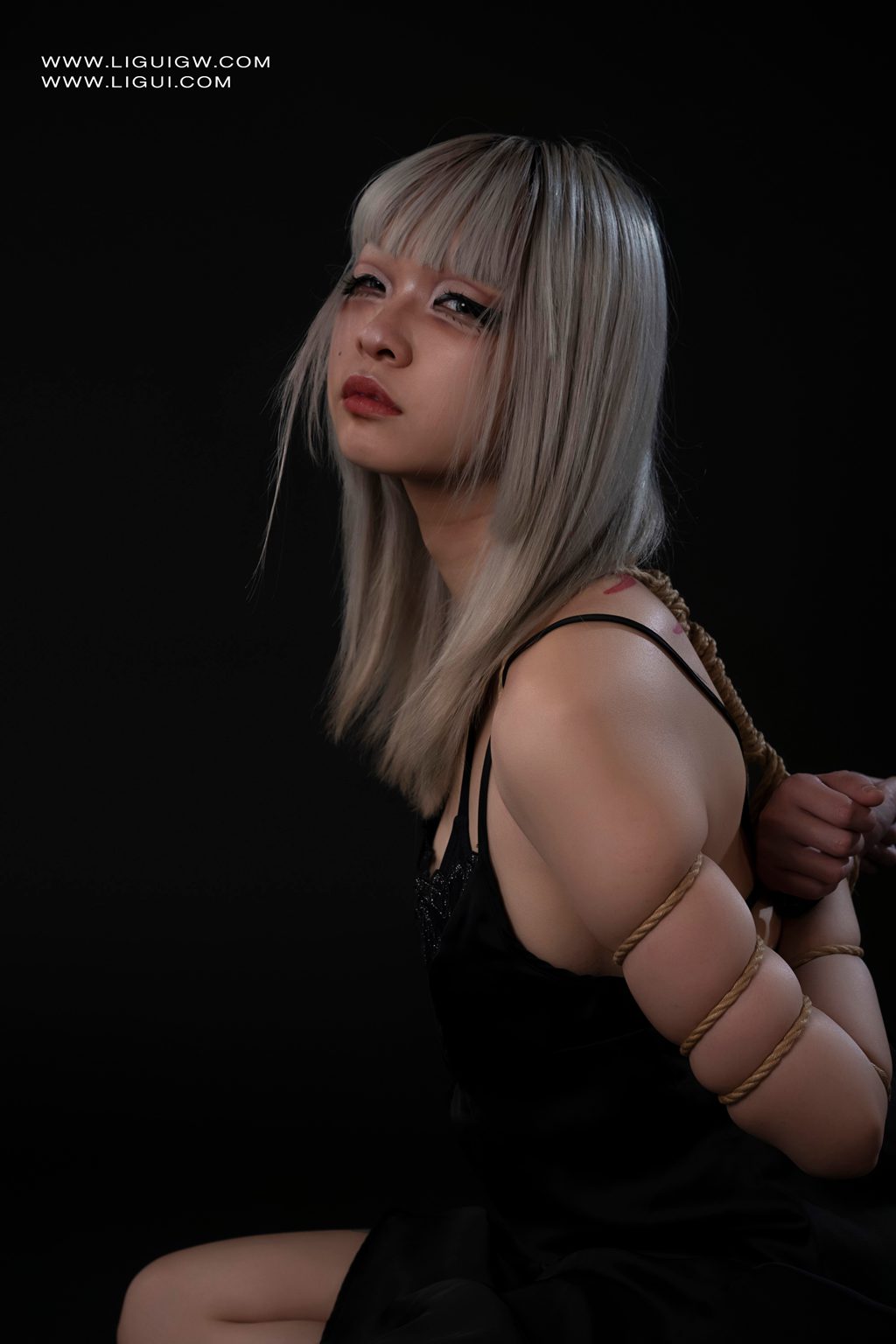 [Ligui丽柜] 2025.10.31《赤缚调教》えたまめ [68P/49MB] Ligui丽柜-第1张