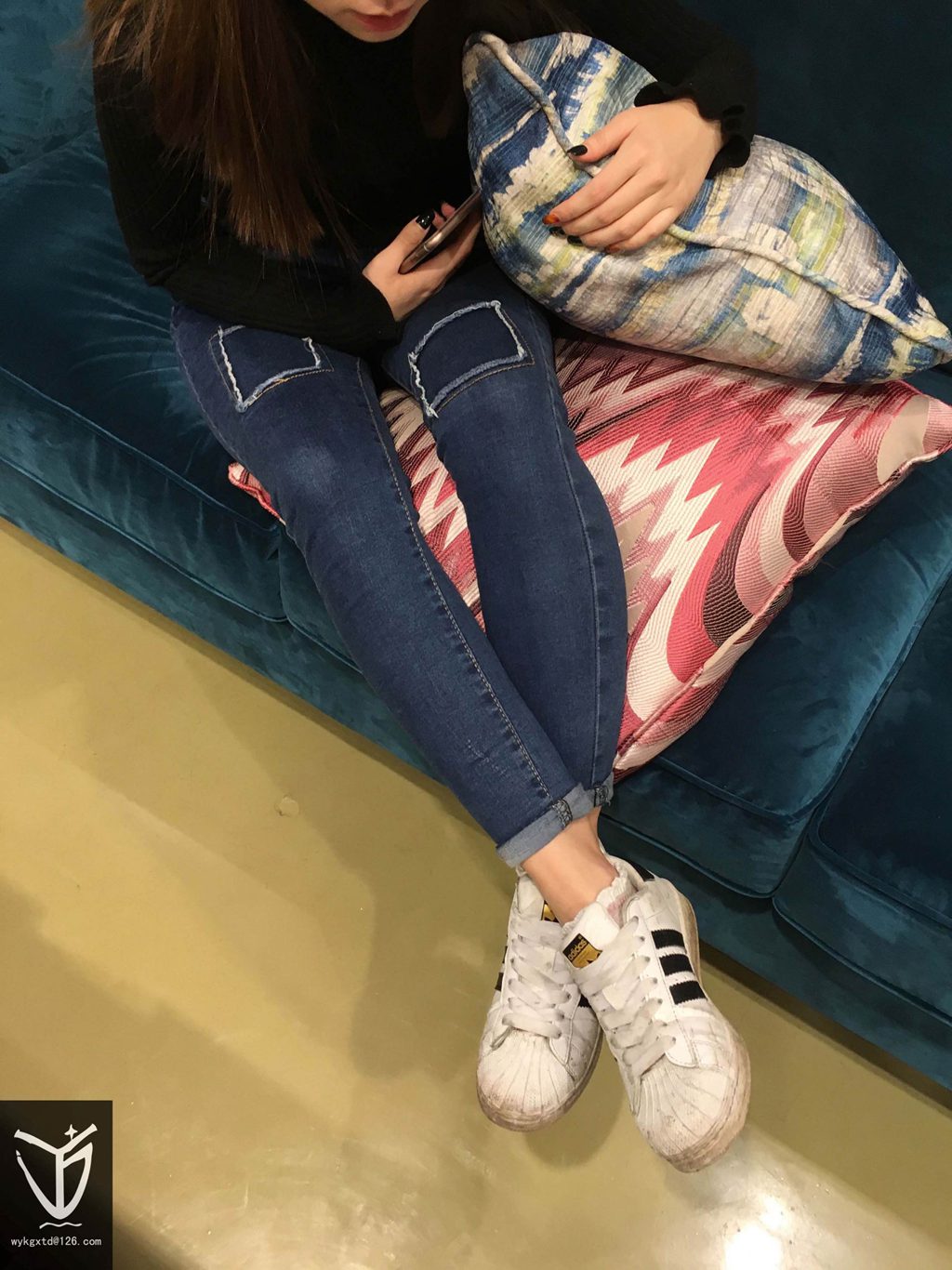 YJ街拍 NO.004 美女的脏鞋（脏贝壳头）[112P/1V/86MB] YJ-第1张