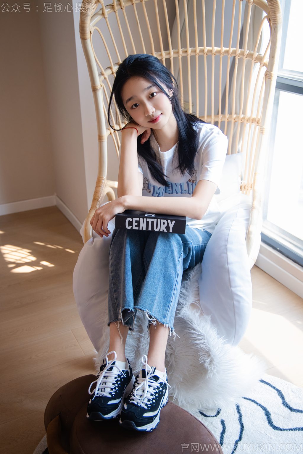 [足愉心摄影] NO.035 模特奶芙（搭配：白T恤、牛仔裤、运动鞋、白色棉袜、裸足（完整版）[115P/2V/19.2G] 年费专享-第1张