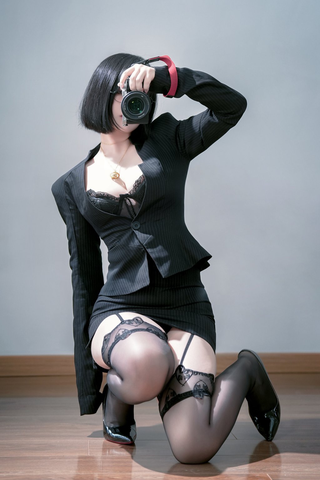 人气动漫Coser@半半子 上司様OL[42P-5V-324M] 网红写真-第3张