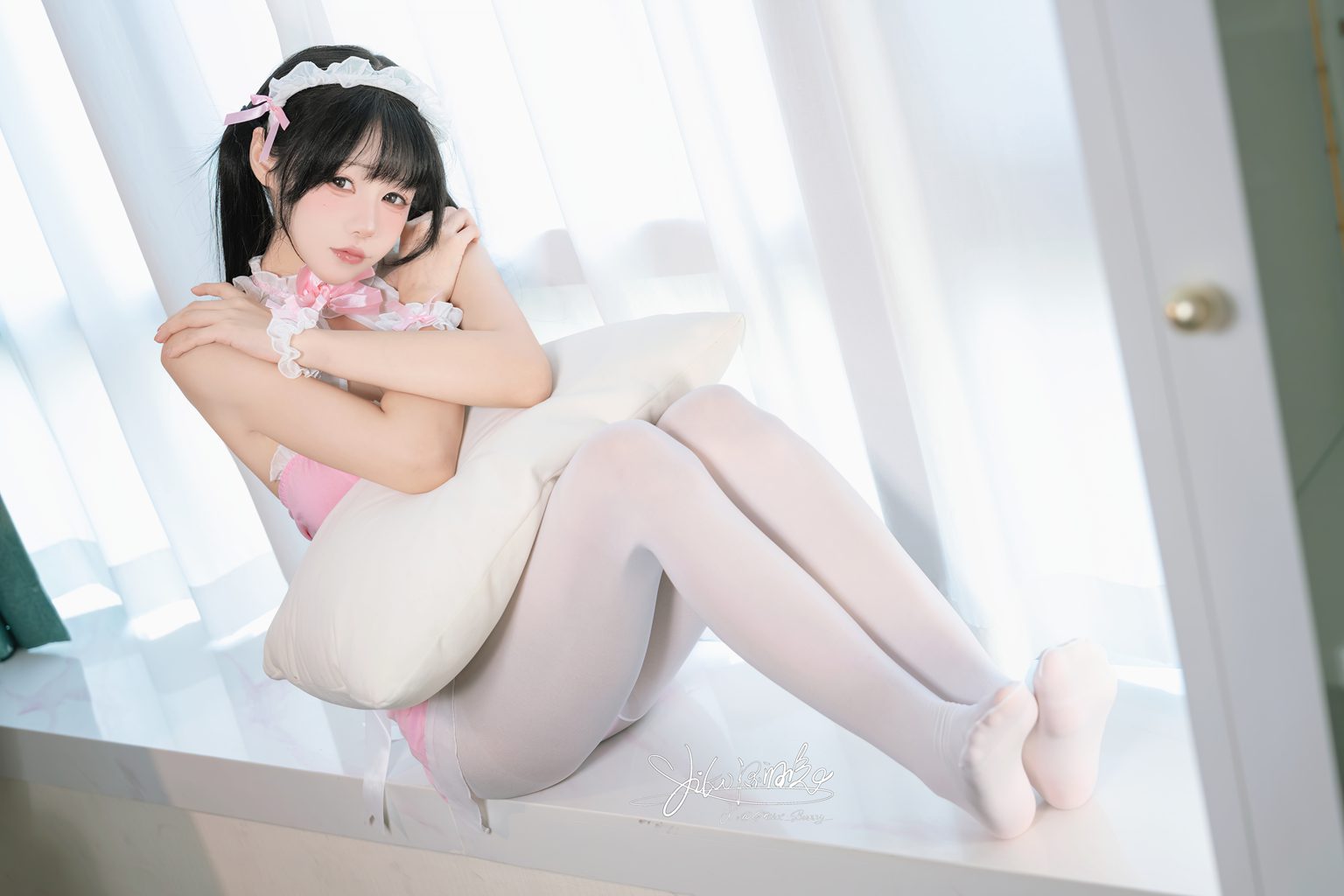 网紅博主@咬一口兔娘 欢迎回家 [41P1V-1.65GB] 网红写真-第3张