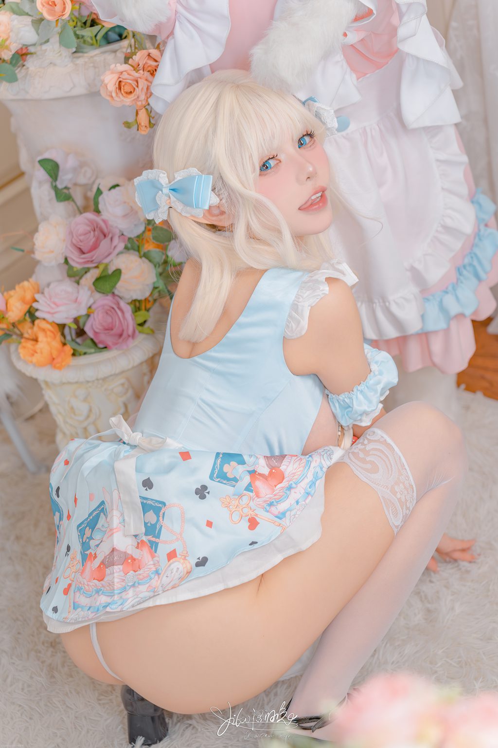 网紅博主@咬一口兔娘 爱丽丝蛋糕 [58P/528MB] 网红写真-第3张