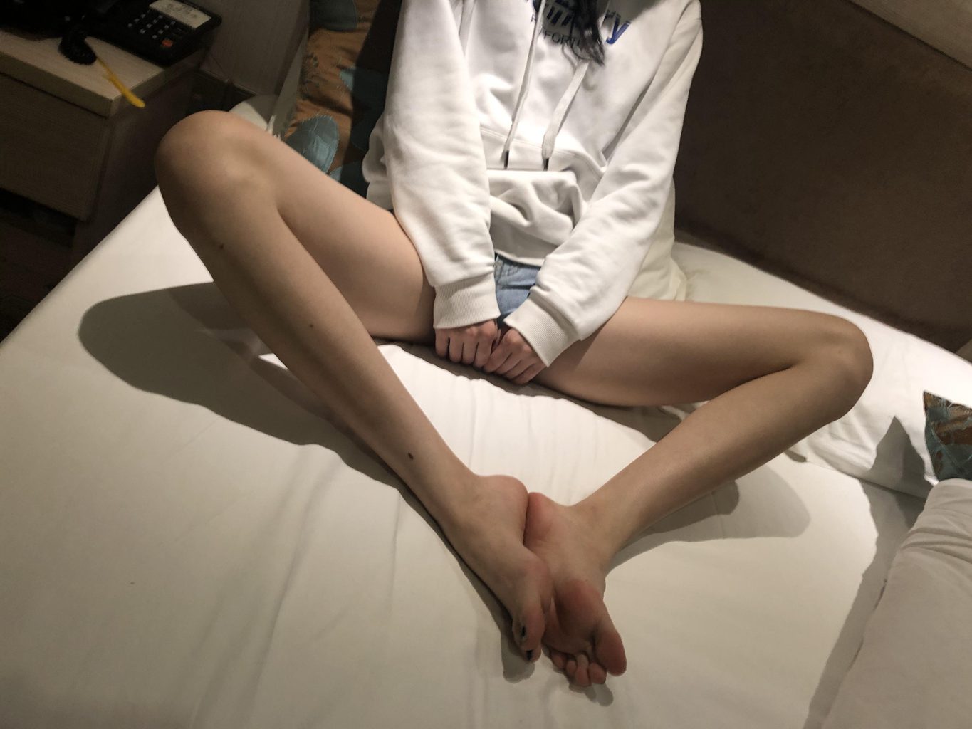 本足摄影-064期 约艺术学苑细腿班花小姐姐宾馆舔脚[75P/1V/549MB] 年费专享-第4张