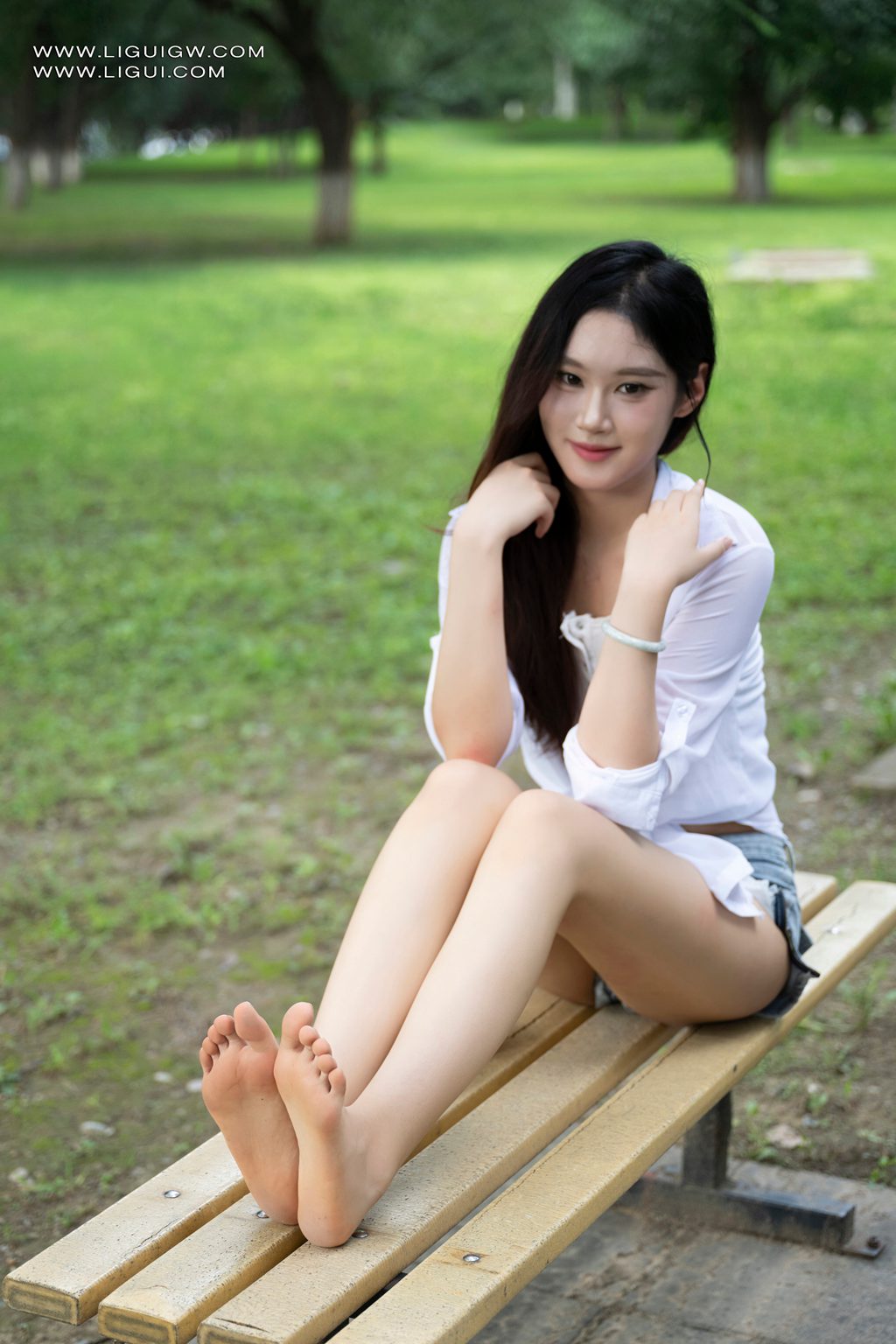 [Ligui丽柜] 2025.11.14 白纱透肤林中漫游 昆昆 [64P/74MB] Ligui丽柜-第4张