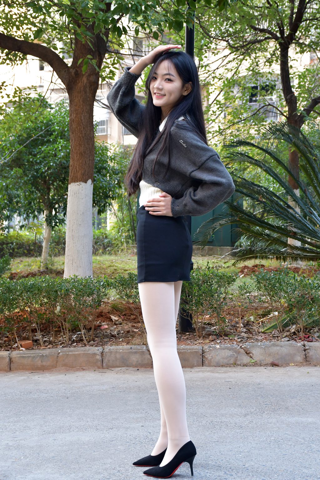 爱神记忆@NO.059 琳琳~《银杏树下》阳光下的银杏树叶，闪烁着金色的光芒。 [100P/356MB] 网红写真-第4张