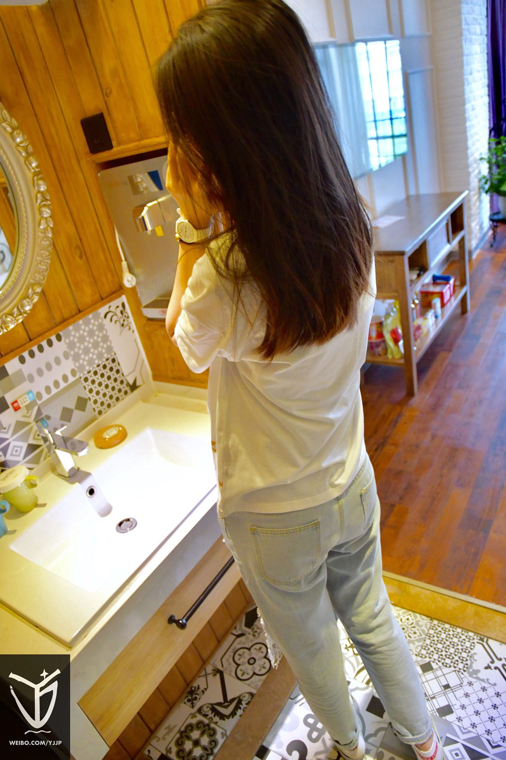 YJ街拍 -NO.020 与匡威鞋女孩的客房~（多色匡威+白色短袜）[151P/72MB] YJ-第4张