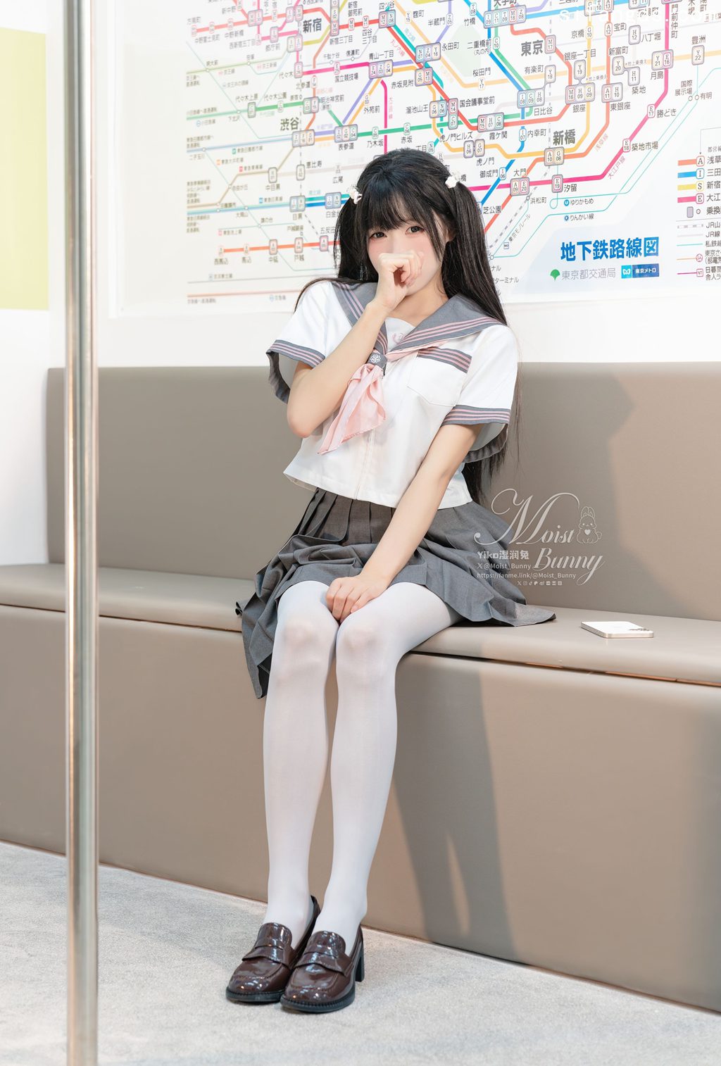 网紅博主@咬一口兔娘 12月作品『地铁萌妹』恋爱循环 [85P/1V/279MB] 网红写真-第4张