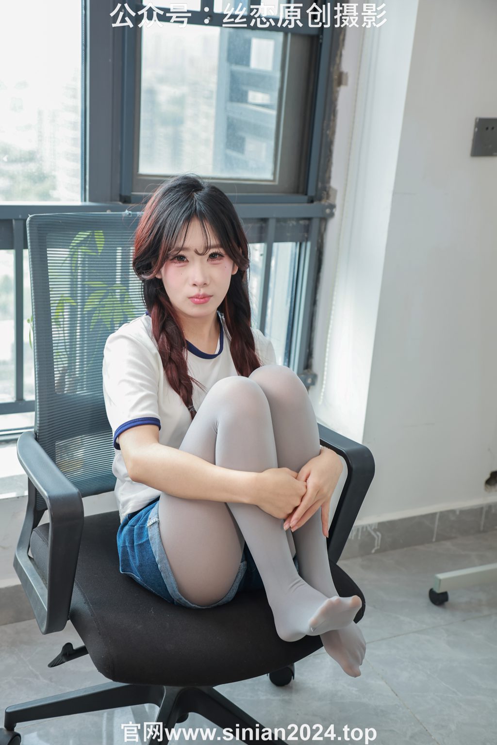 [丝恋摄影] NO.065 小梦-厚灰丝，小皮鞋，短牛仔裤（花絮版）[239P/1V/4.46G] 丝恋摄影-第3张