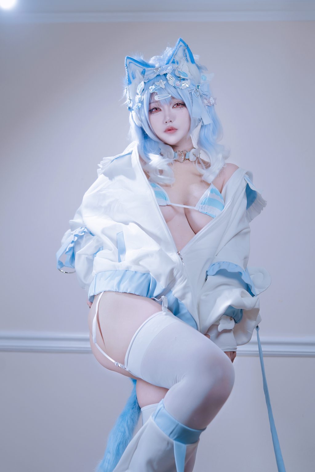 网紅Coser@狐洛洛子 –水色猫猫头 [40P-701MB] 网红写真-第3张
