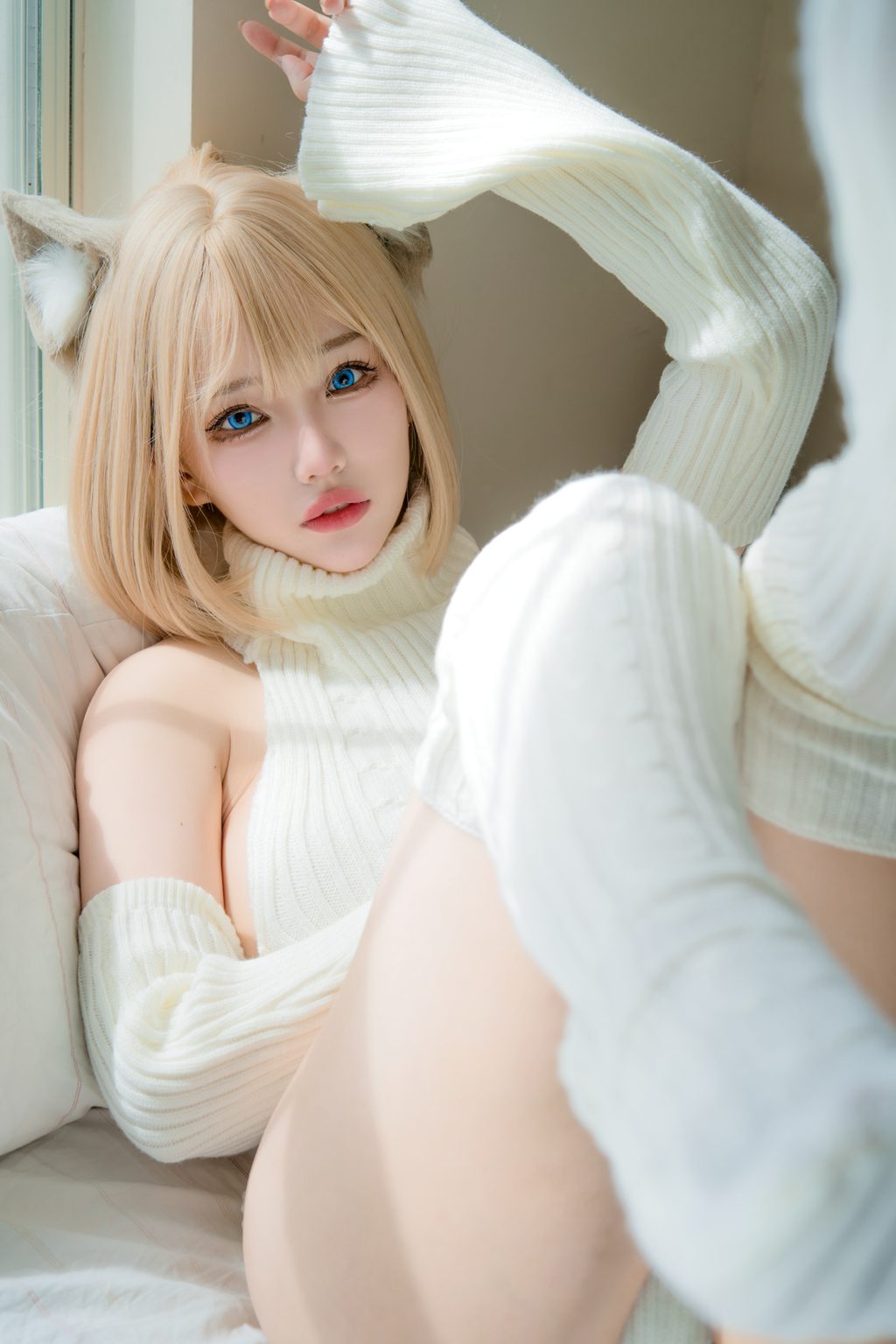 网紅Coser@狐洛洛子 –慵懒白猫 [36P-462MB] 网红写真-第3张