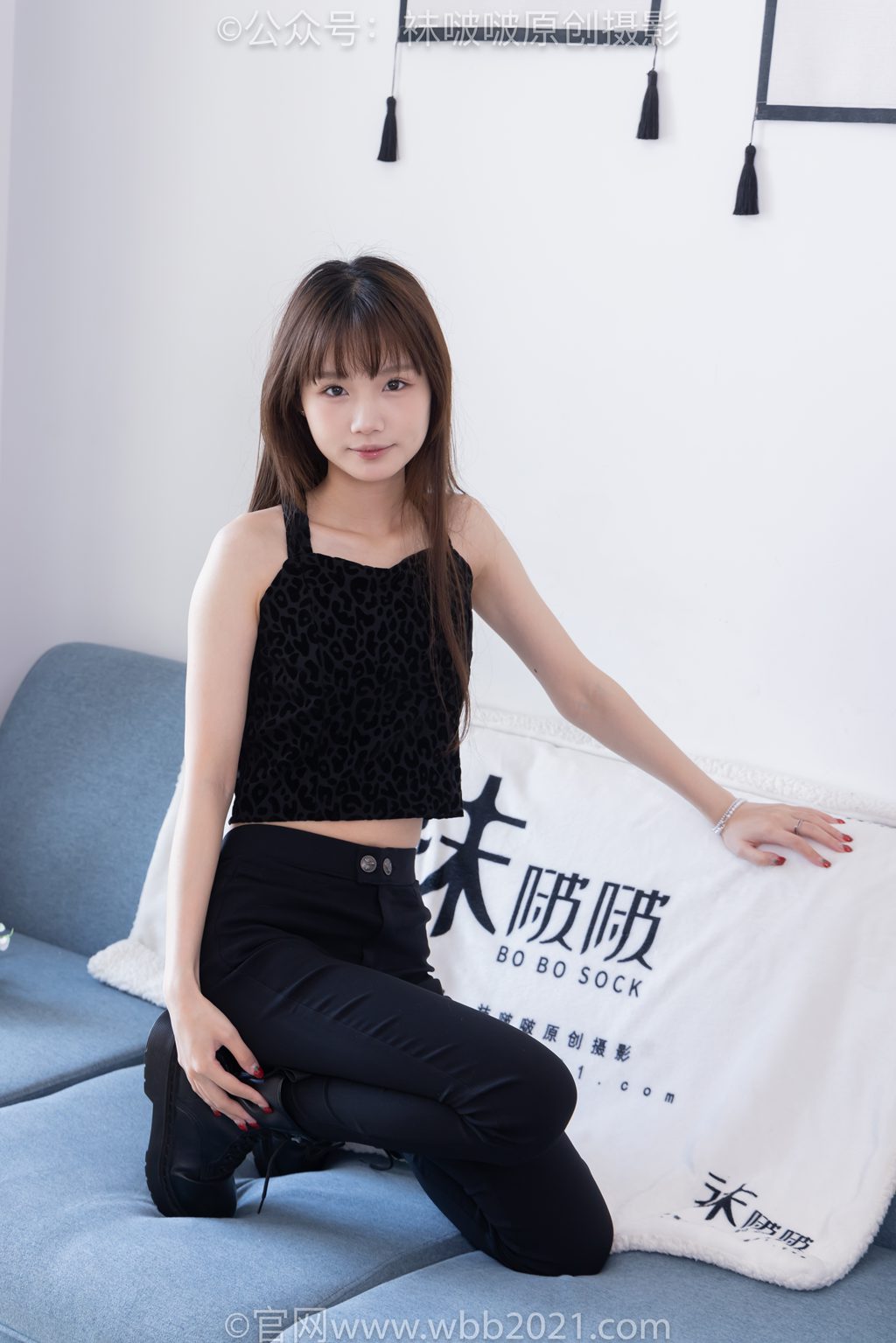 [BoBoSocks袜啵啵] NO.598 甜甜圈-马丁靴、薄肉丝、裸足 [148P/1V/5.86GB] 年费专享-第3张