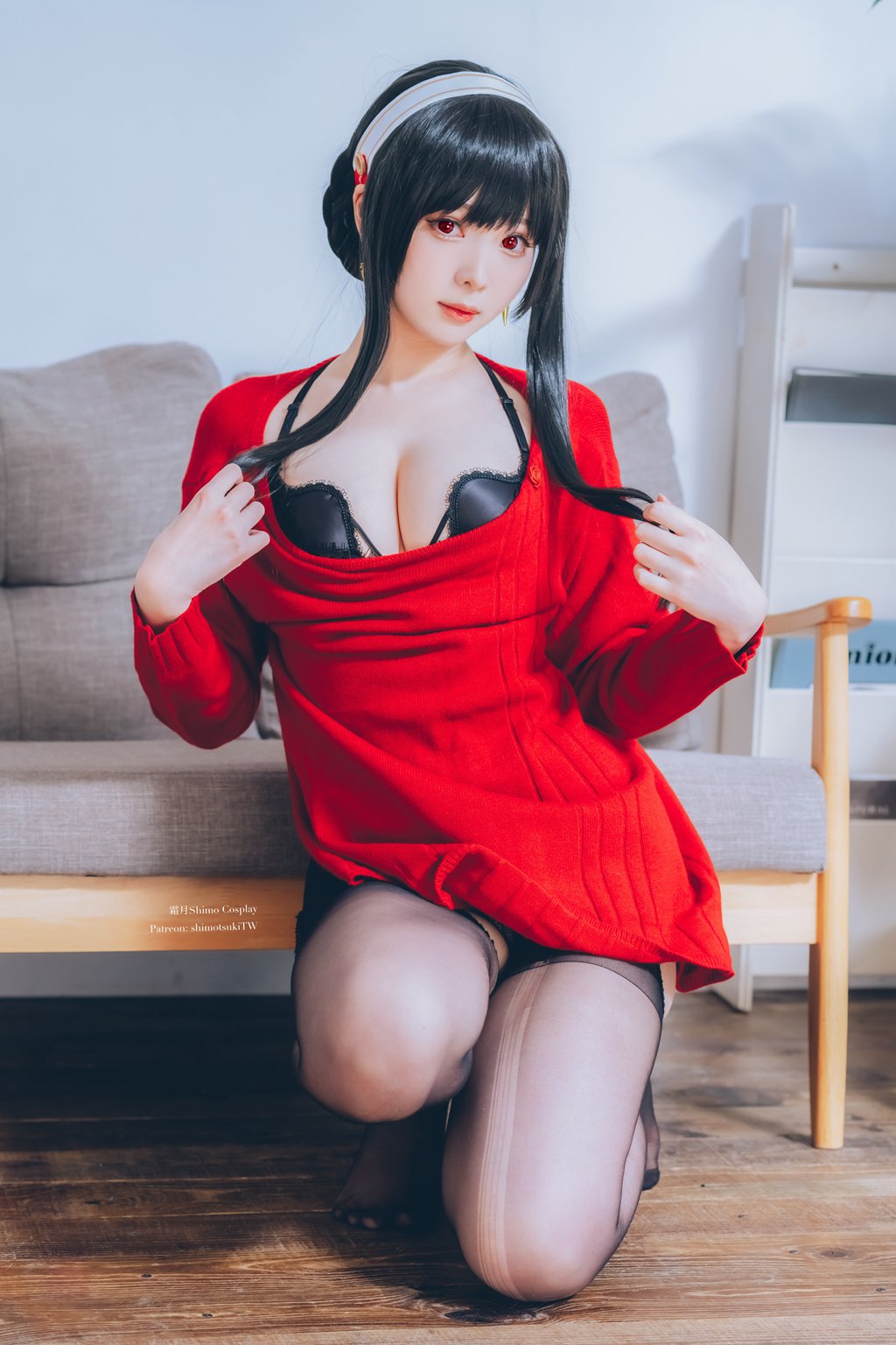 网紅Coser@霜月shimo Yor Forger Red Sweater[15P-146.3M] 网红写真-第3张