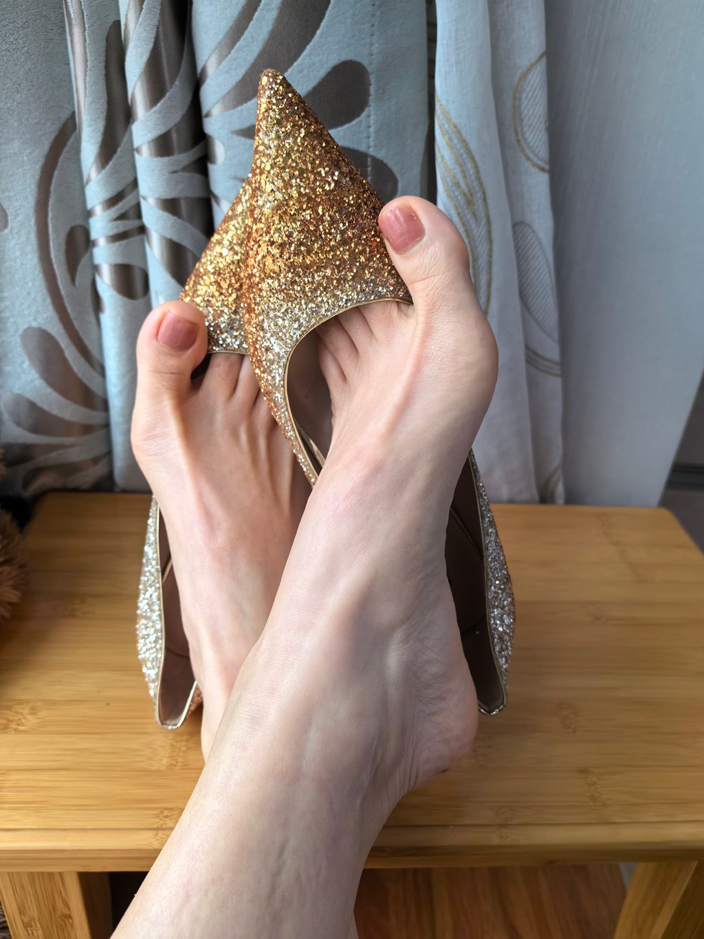 本足摄影-065期 黄色亮闪闪单鞋裸足特写粉指甲油[54P/184MB] 年费专享-第2张