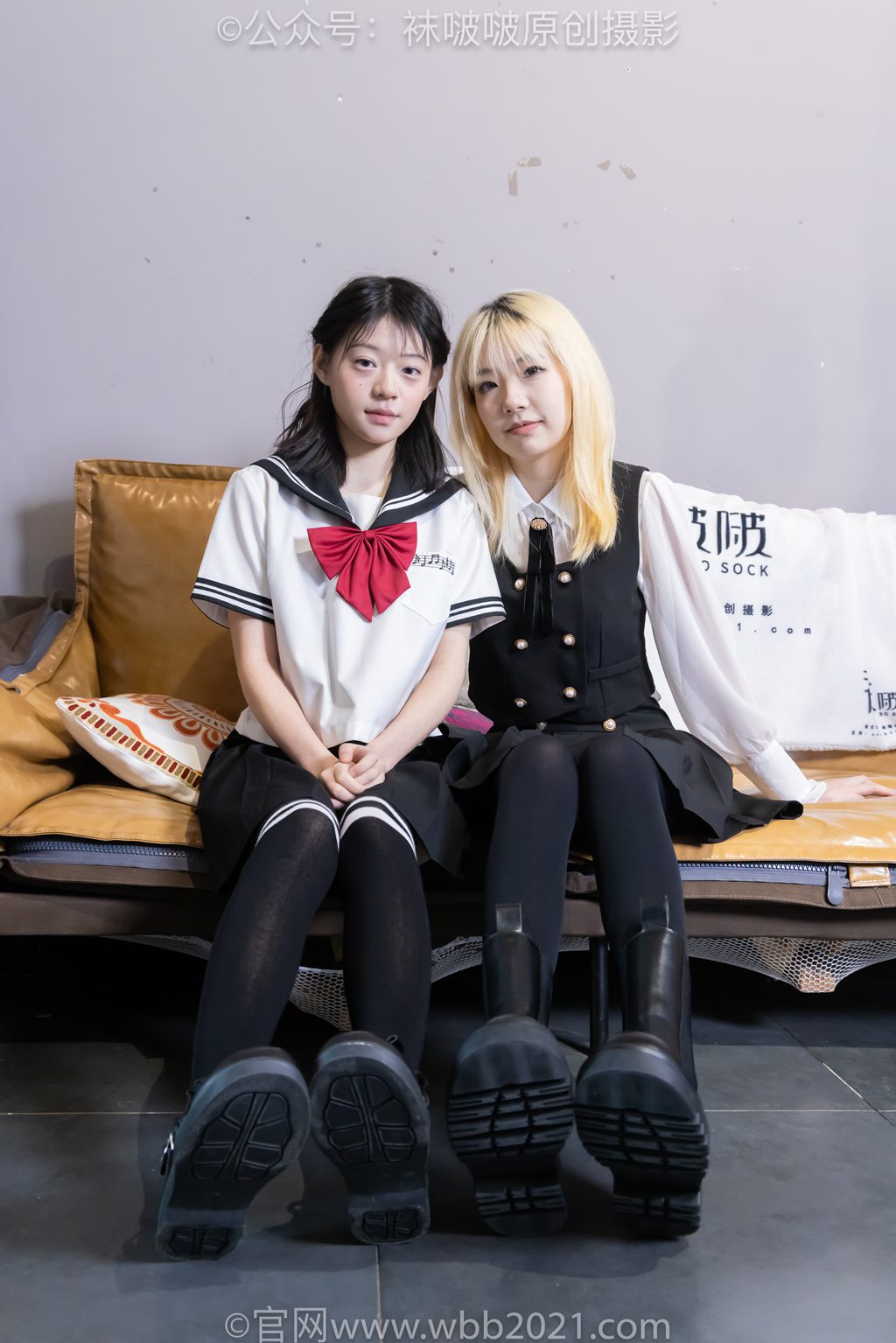 [BoBoSocks袜啵啵] NO.600 小甜豆&糯米-皮鞋、马丁靴、小熊拖鞋、过膝棉袜 [160P/1V/7.92GB] 年费专享-第2张