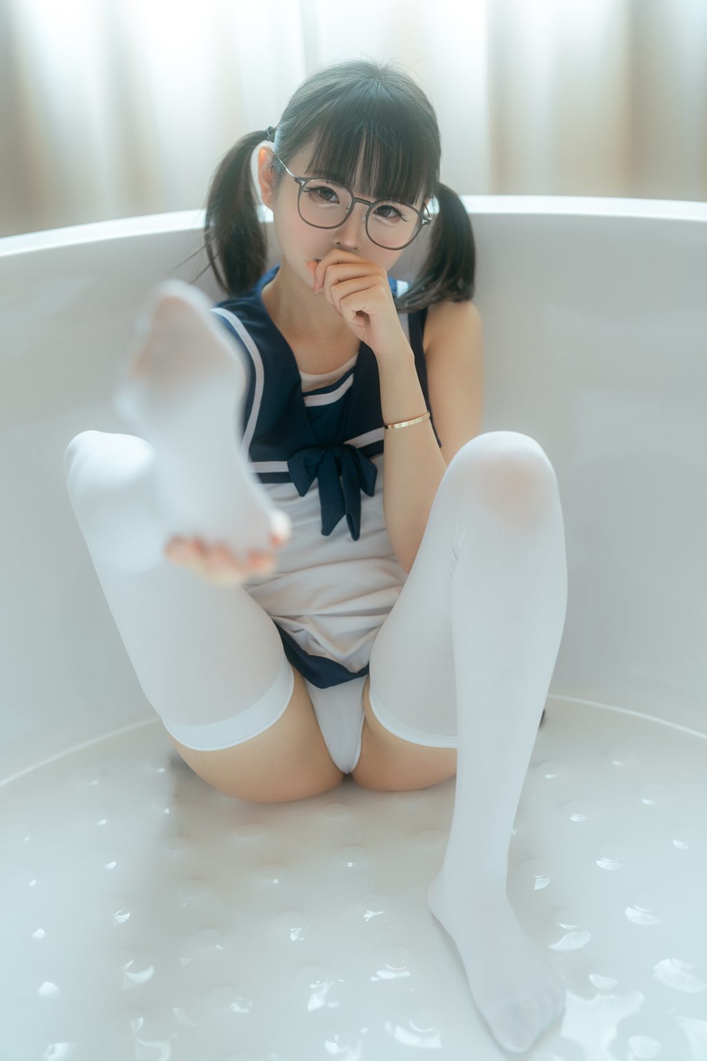 网紅Coser@幼水铃衣 –梦浴少女[81P-1V-2.23G] 网红写真-第3张