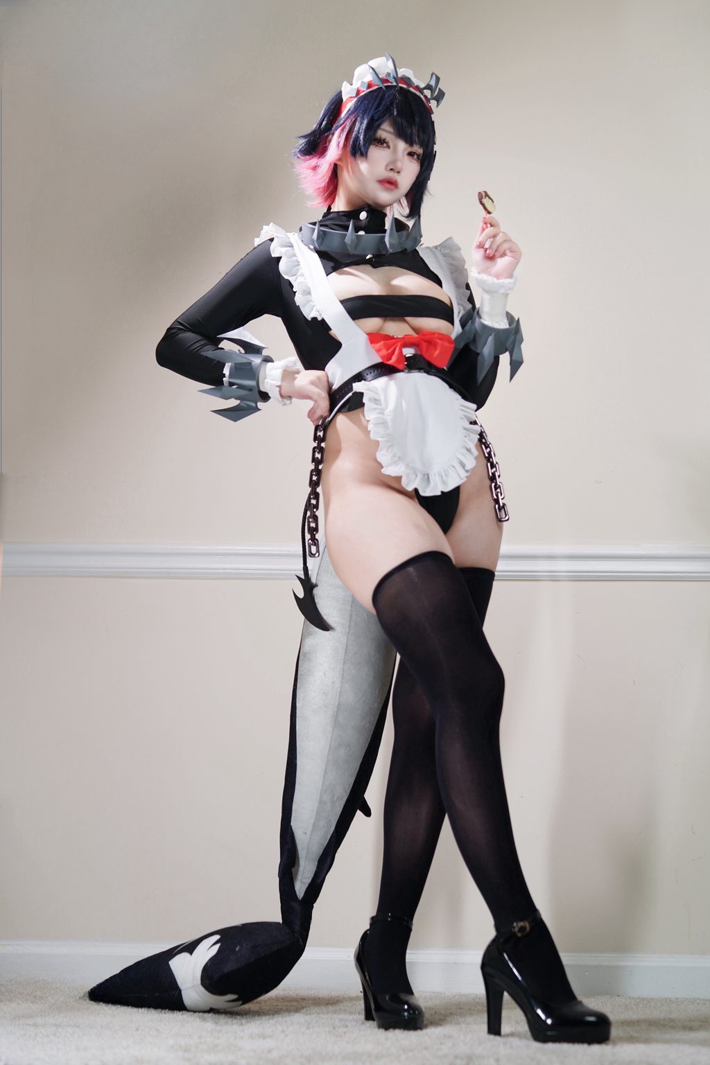 网紅Coser@狐洛洛子 –鲨鱼妹 女仆 [40P-143MB] 网红写真-第2张