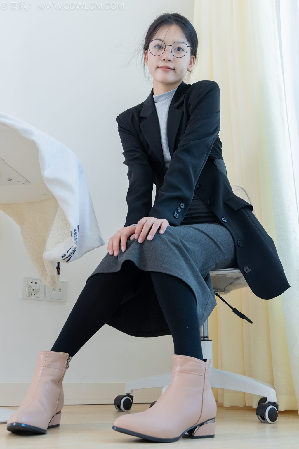 勿恋传媒 NO.2533 茯苓-落叶像雪的季节 [159P/1V/3.60GB] 其它写真-第2张