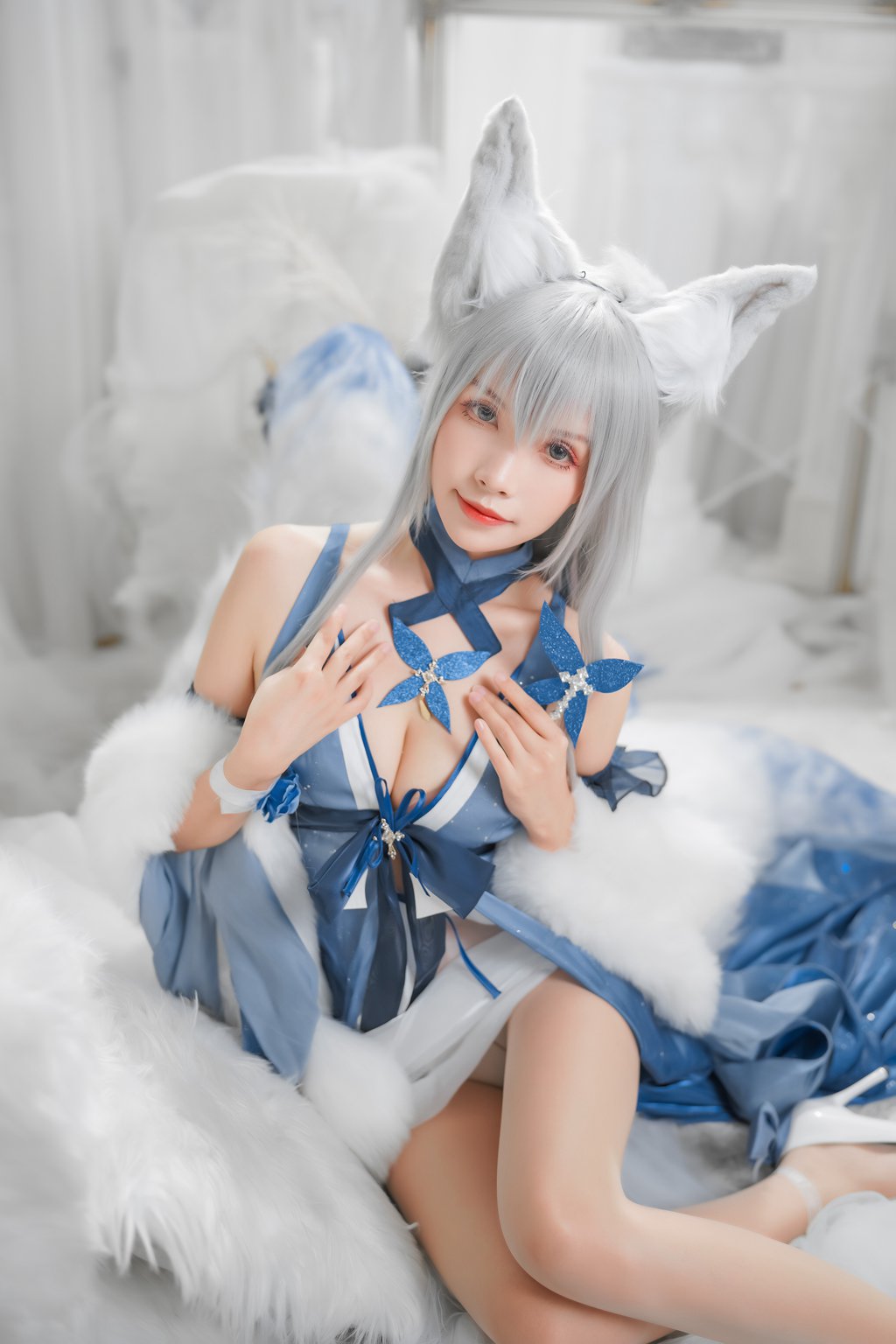 动漫Coser@Neko-薇薇 –信浓礼服[30P-74.2M] 网红写真-第2张