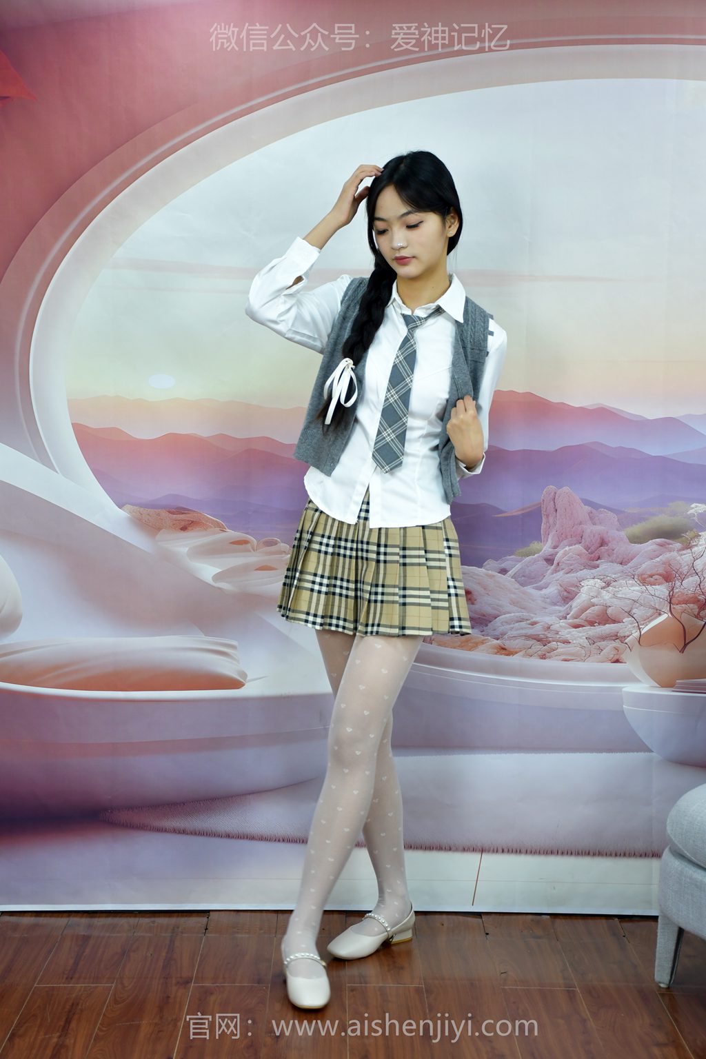 爱神记忆@NO.067 琳琳《层层迭迭》解锁学苑风新玩法——三层迭穿 [100P/1.74GB] 网红写真-第2张